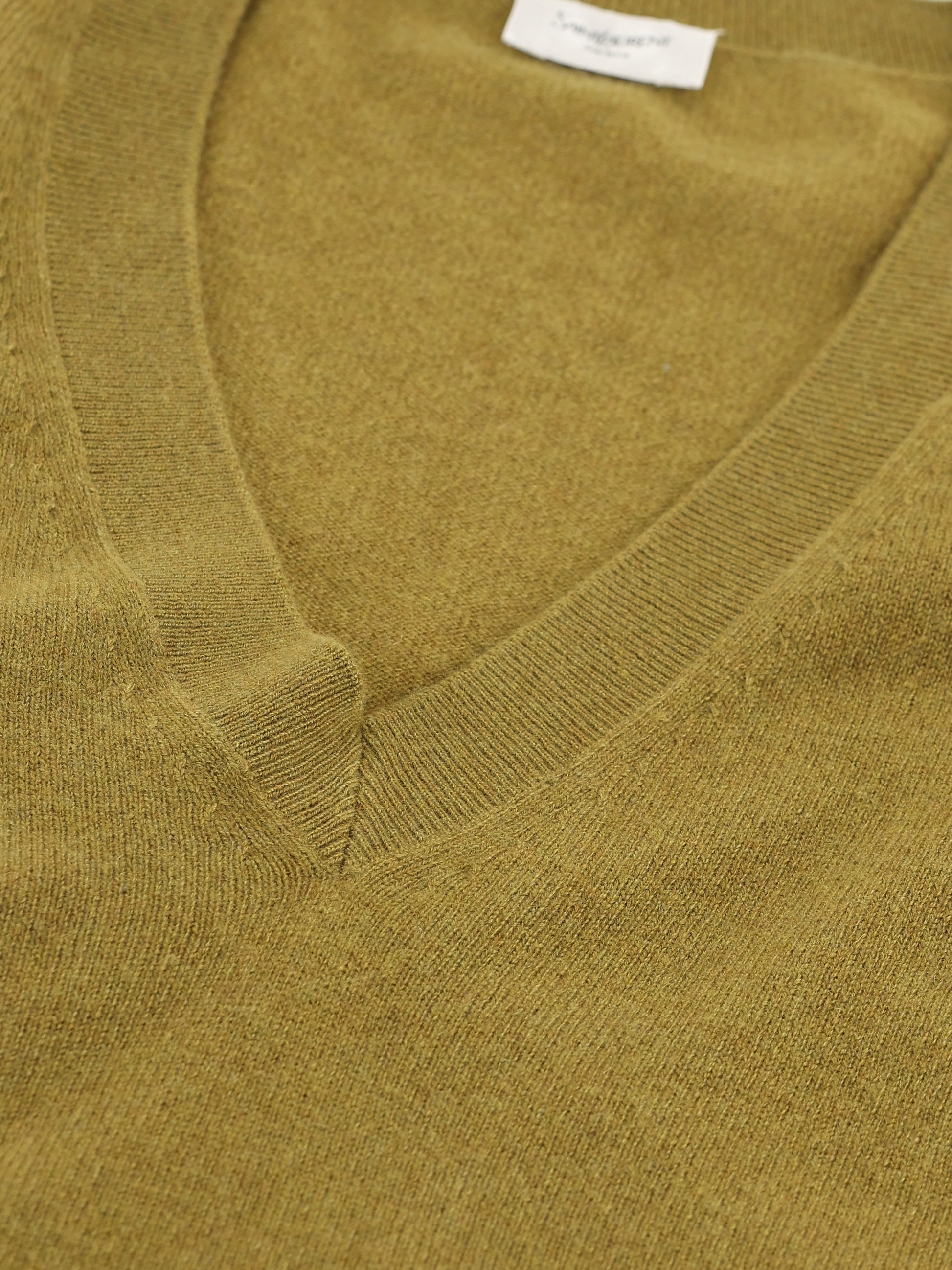 Maglia realizzata in cashmere. 859155 YALL23391 SAINT LAURENT 