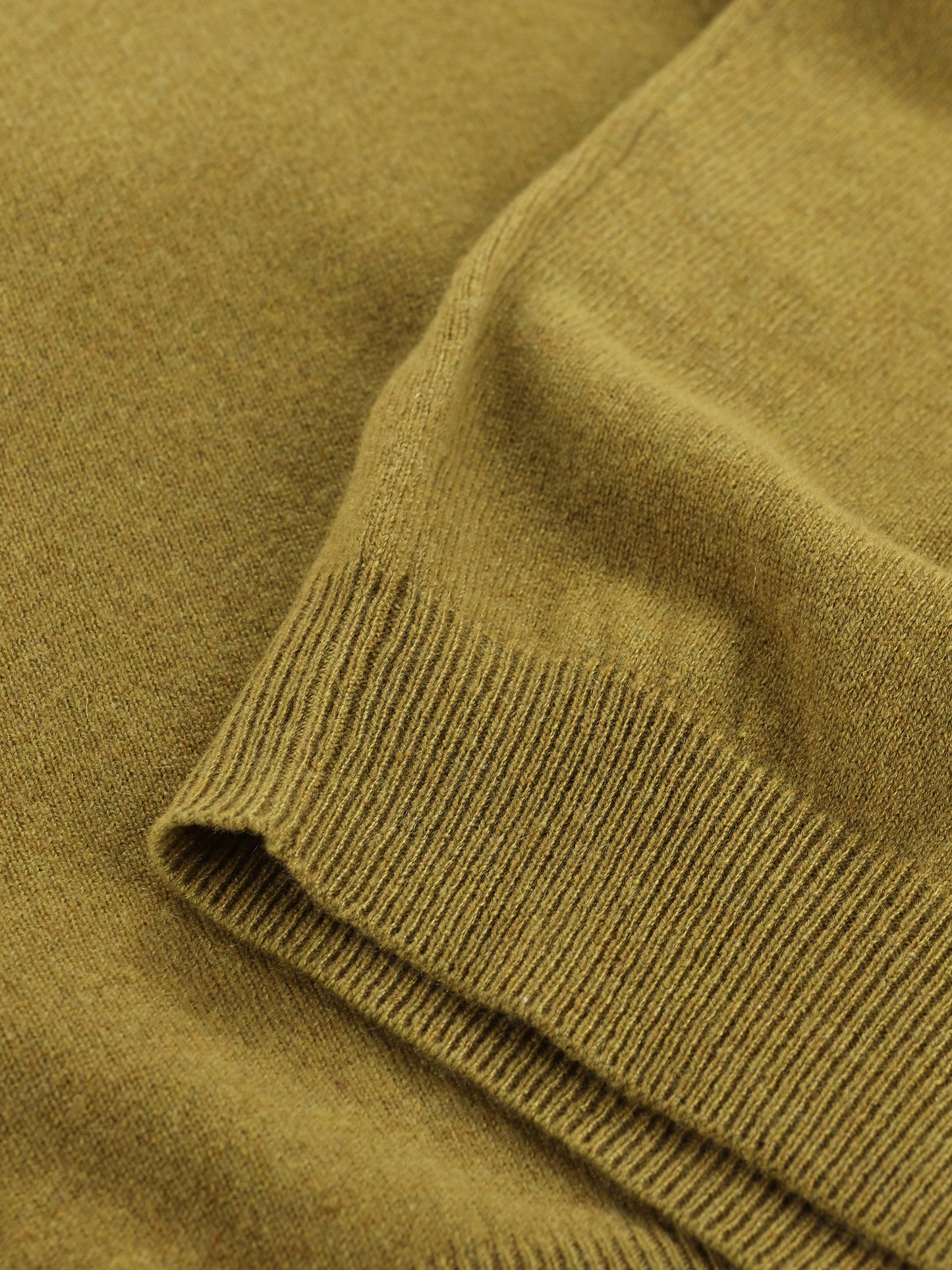 Maglia realizzata in cashmere. 859155 YALL23391 SAINT LAURENT 