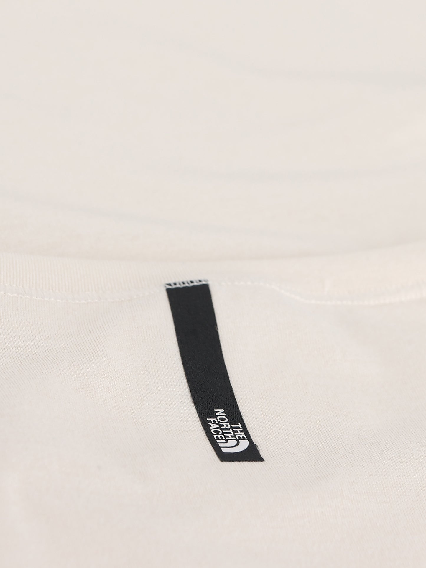 T-shirt realizzata in poliestere. NF0A8GXW QNI1 THE NORTH FACE 