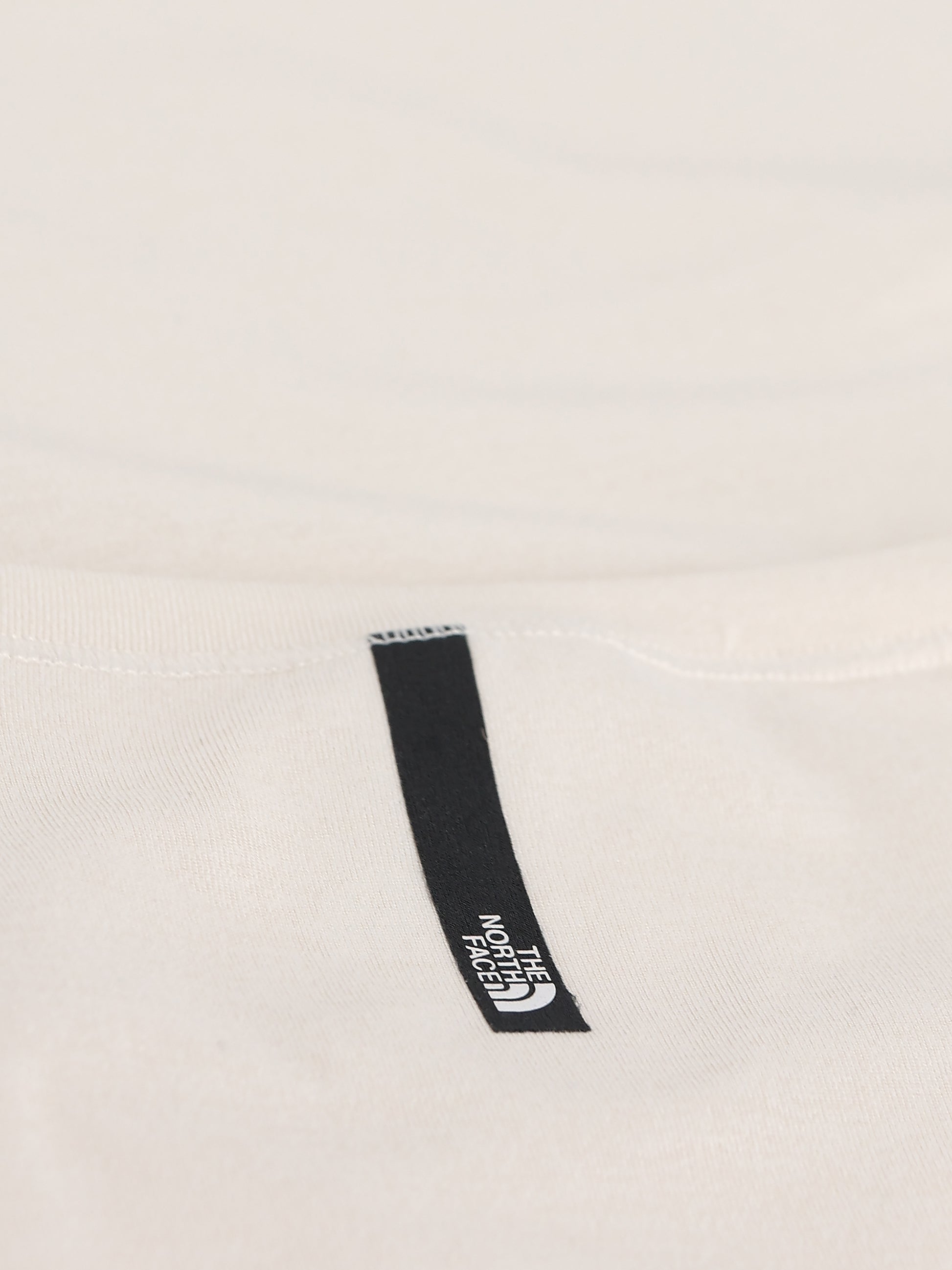 T-shirt realizzata in poliestere. NF0A8GXW QNI1 THE NORTH FACE 