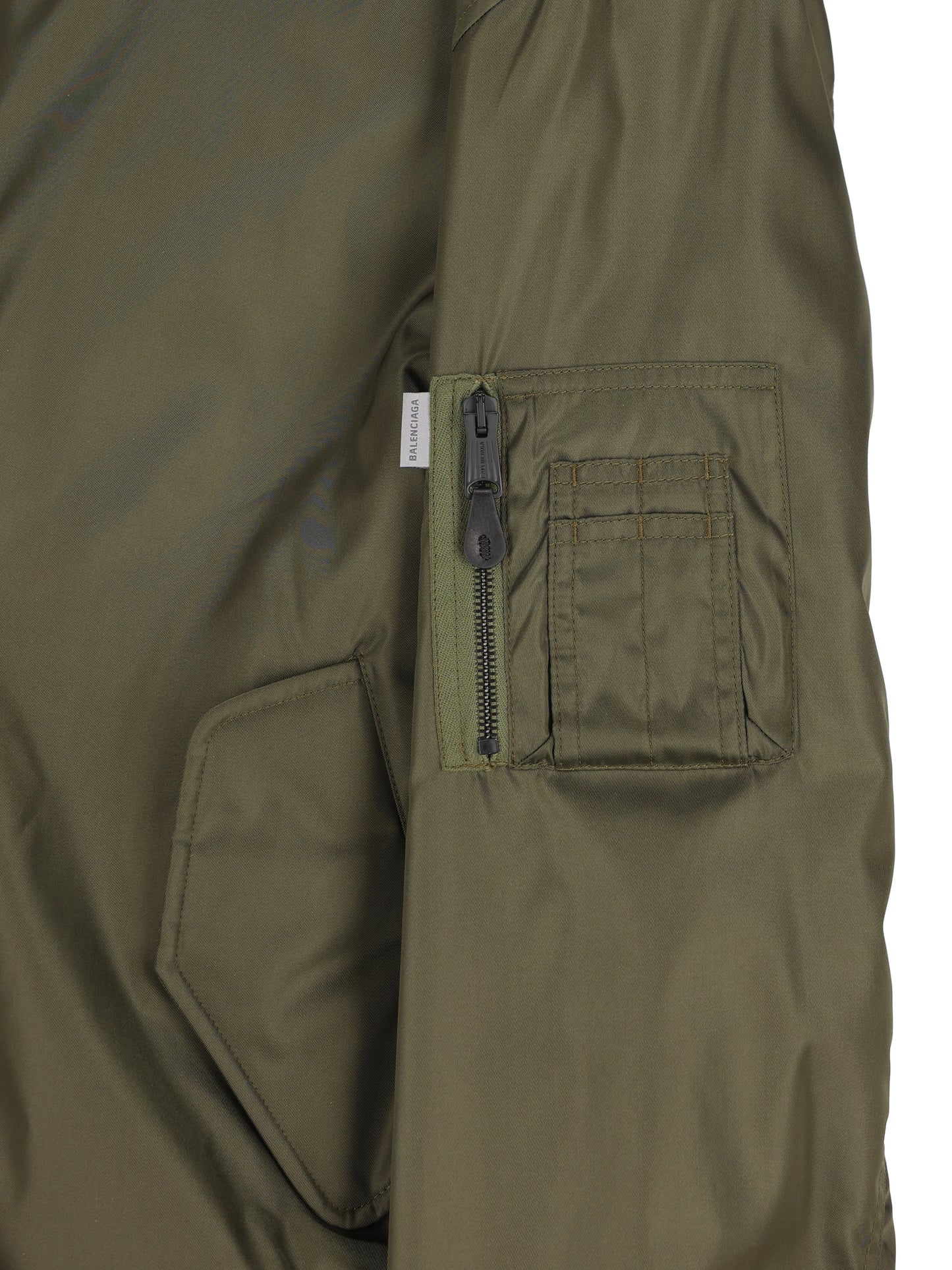 Bomber realizzato in tessuto tecnico. A001YL TUO212840 BALENCIAGA 
