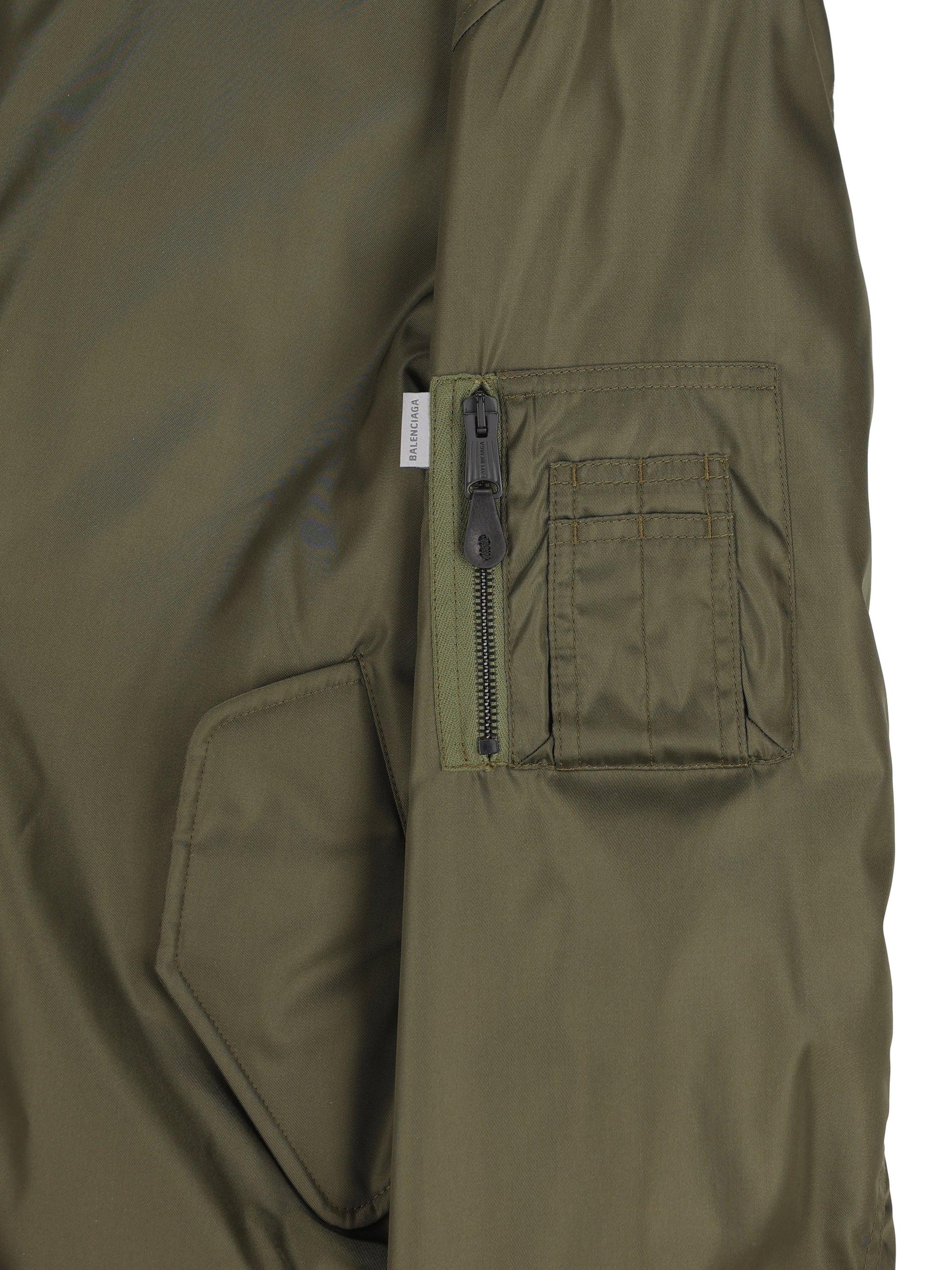 Bomber realizzato in tessuto tecnico. A001YL TUO212840 BALENCIAGA 
