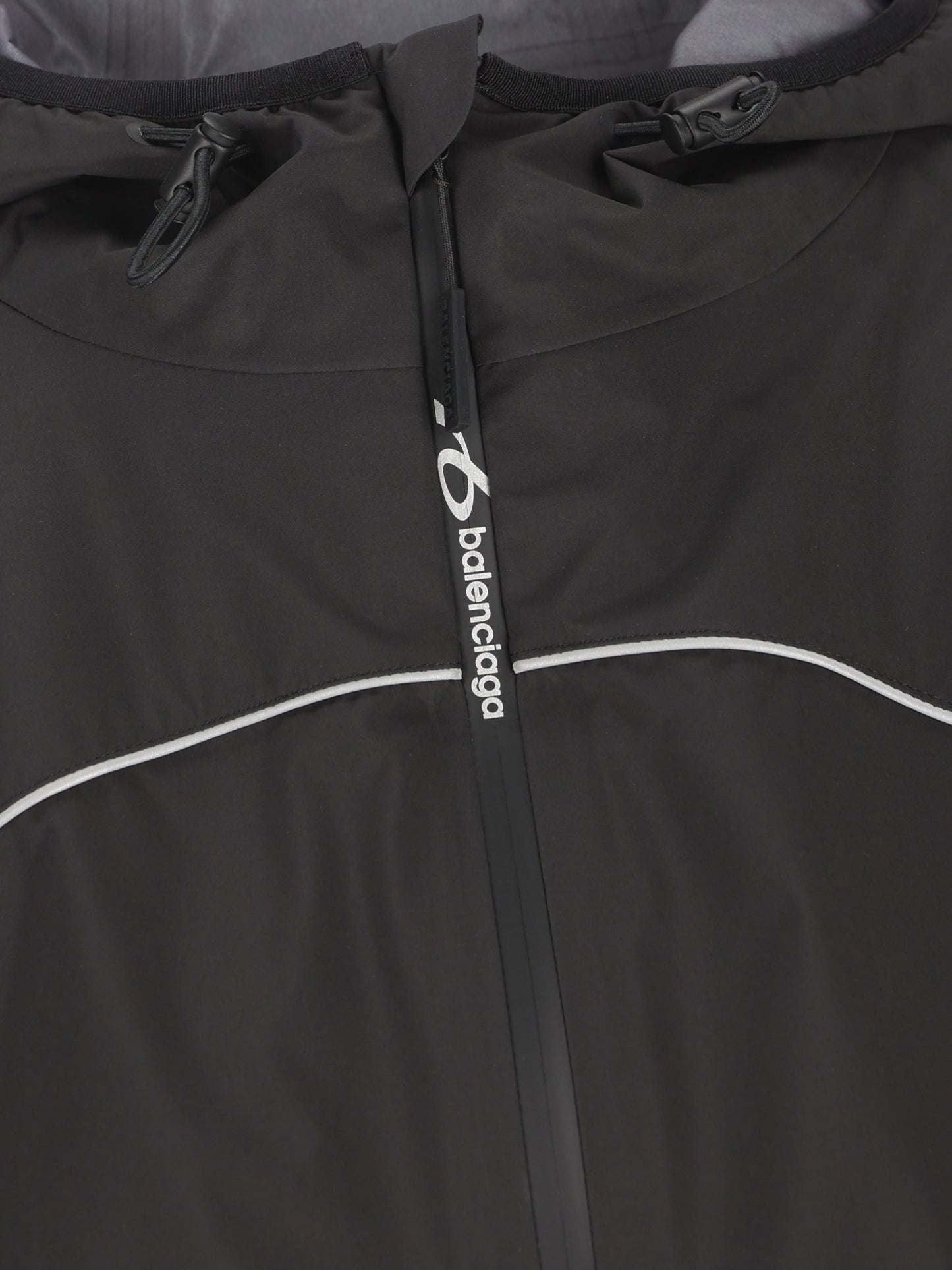 Giacca realizzata in tessuto tecnico. A0029X TUO411000 BALENCIAGA 