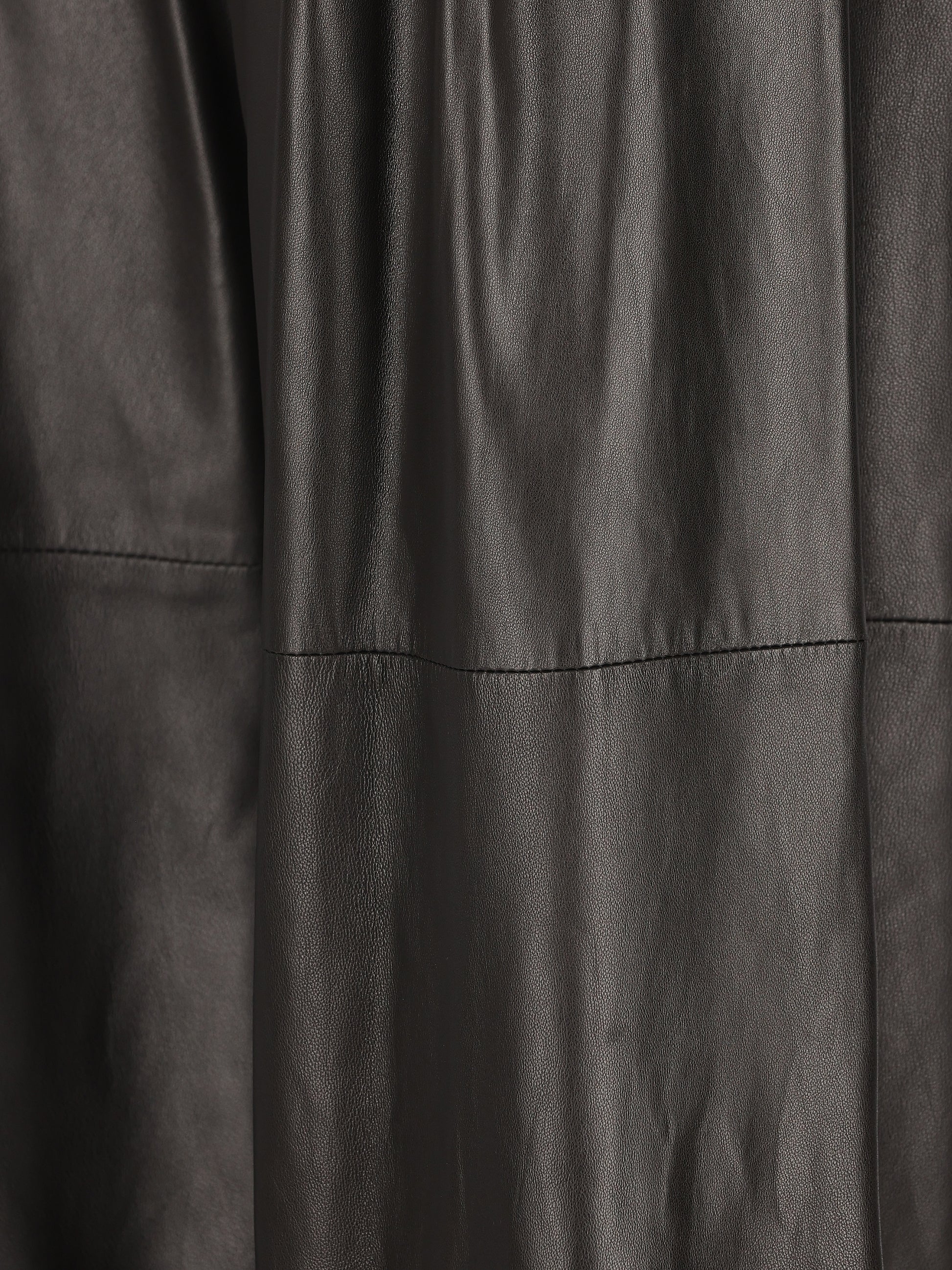 Pantalone realizzato in pelle. M0BURP9362 C101 BRUNELLO CUCINELLI 