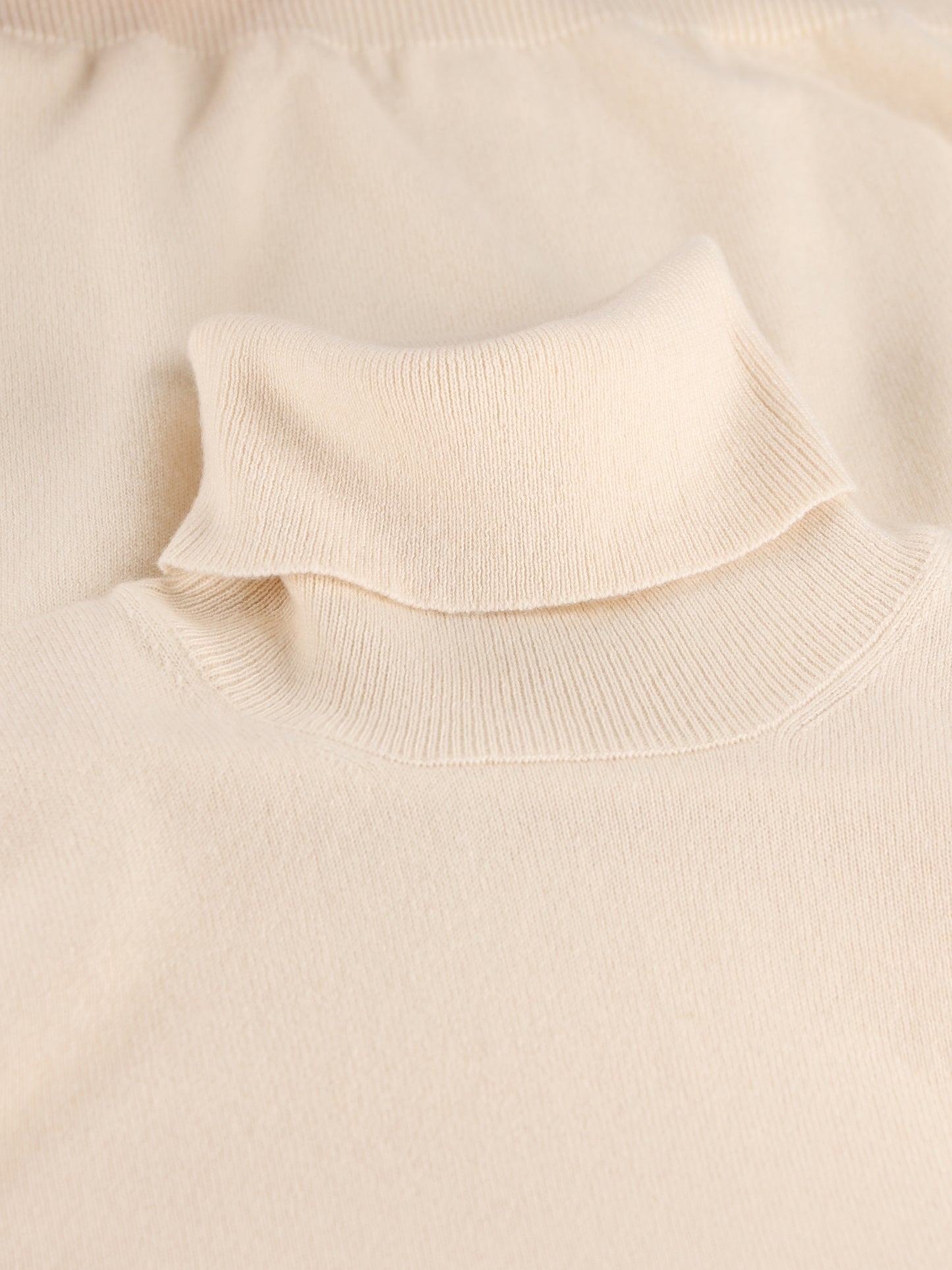 Maglia realizzata in cashmere. M2200103 CEP23 BRUNELLO CUCINELLI 