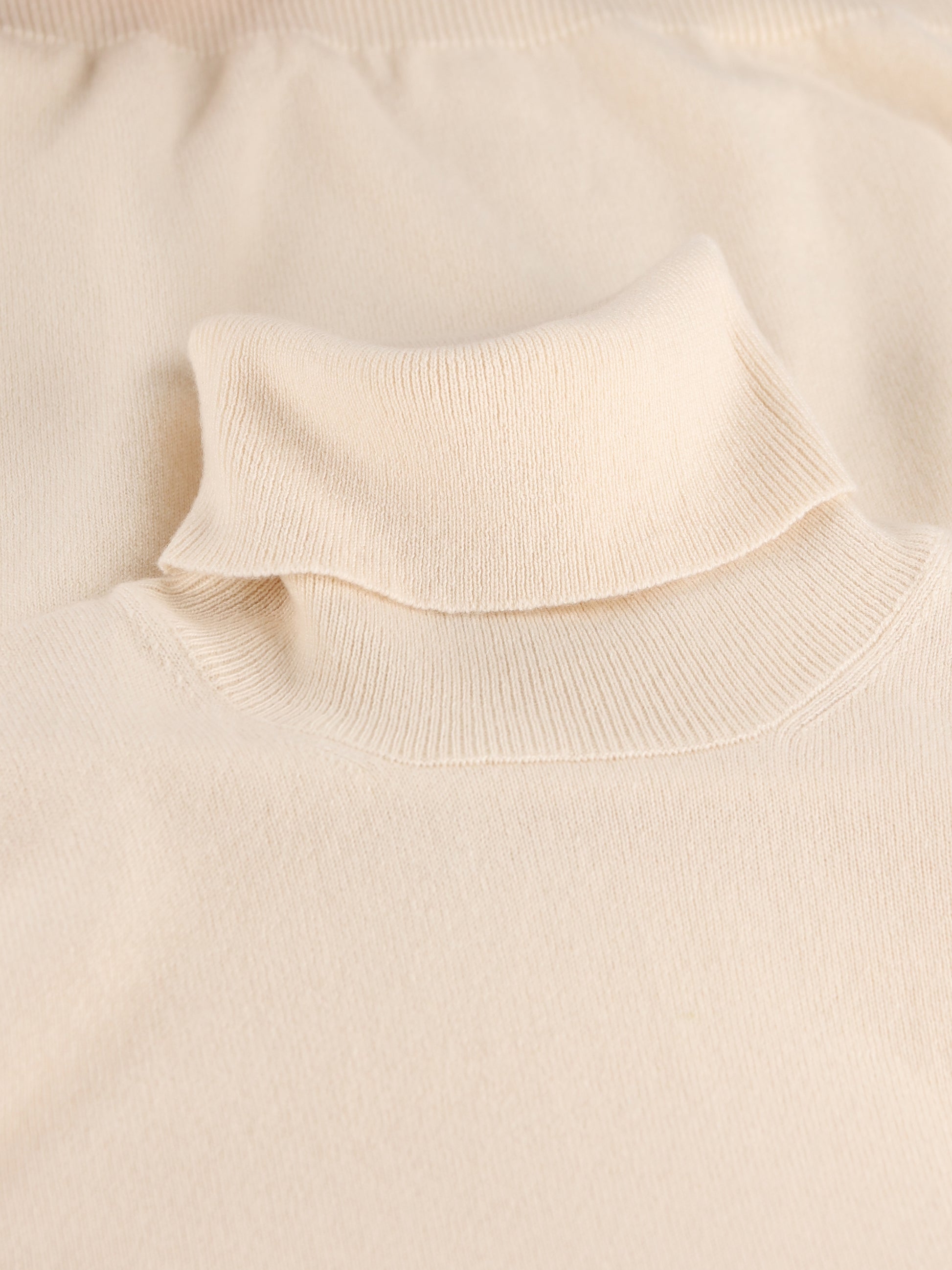 Maglia realizzata in cashmere. M2200103 CEP23 BRUNELLO CUCINELLI 