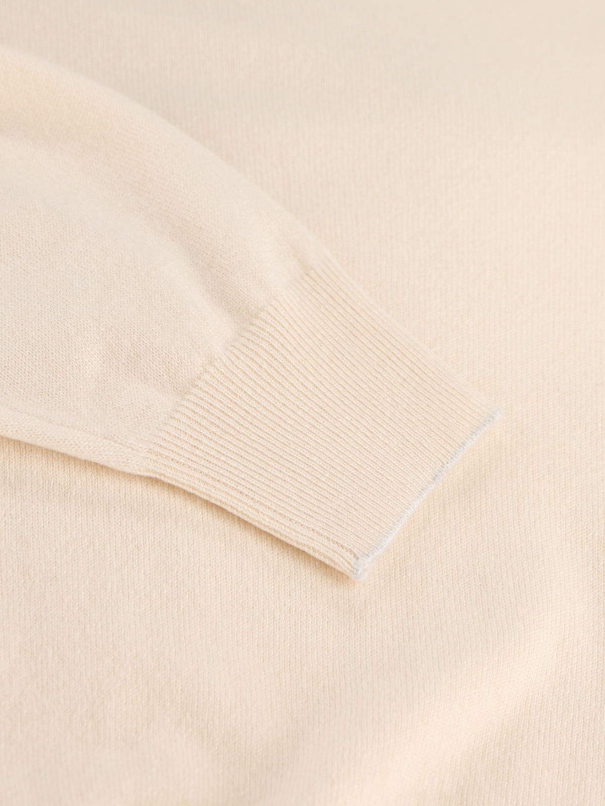 Maglia realizzata in cashmere. M2200103 CEP23 BRUNELLO CUCINELLI 