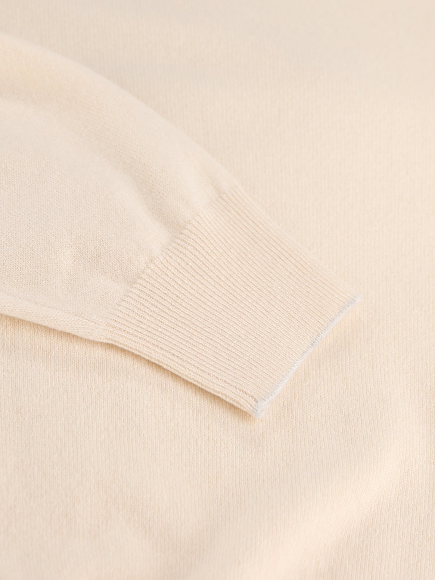 Maglia realizzata in cashmere. M2200103 CEP23 BRUNELLO CUCINELLI 