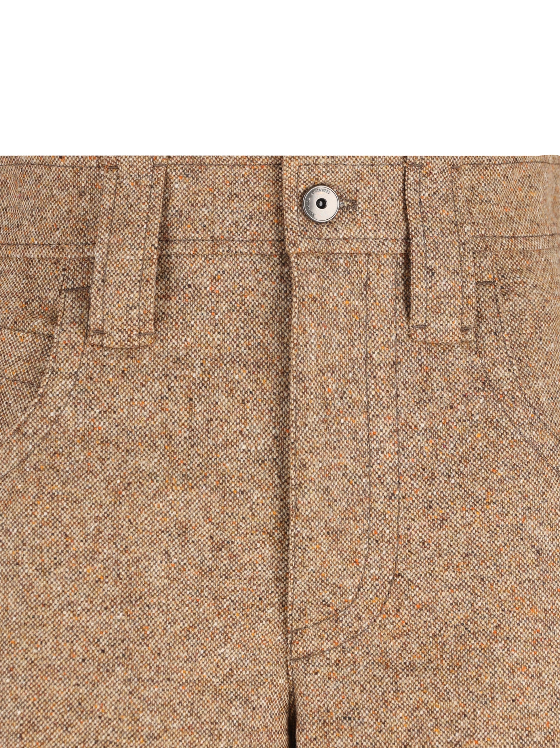 Pantaloni realizzati in lana vergine e poliammide. MD002P9353 C016 BRUNELLO CUCINELLI 
