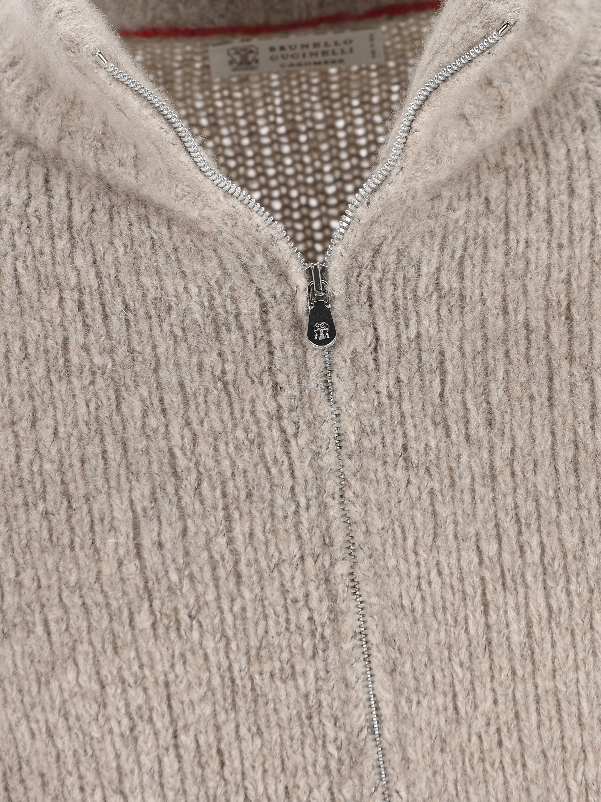 Cardigan realizzato in cashmere e seta. MET302116 C9770 BRUNELLO CUCINELLI 