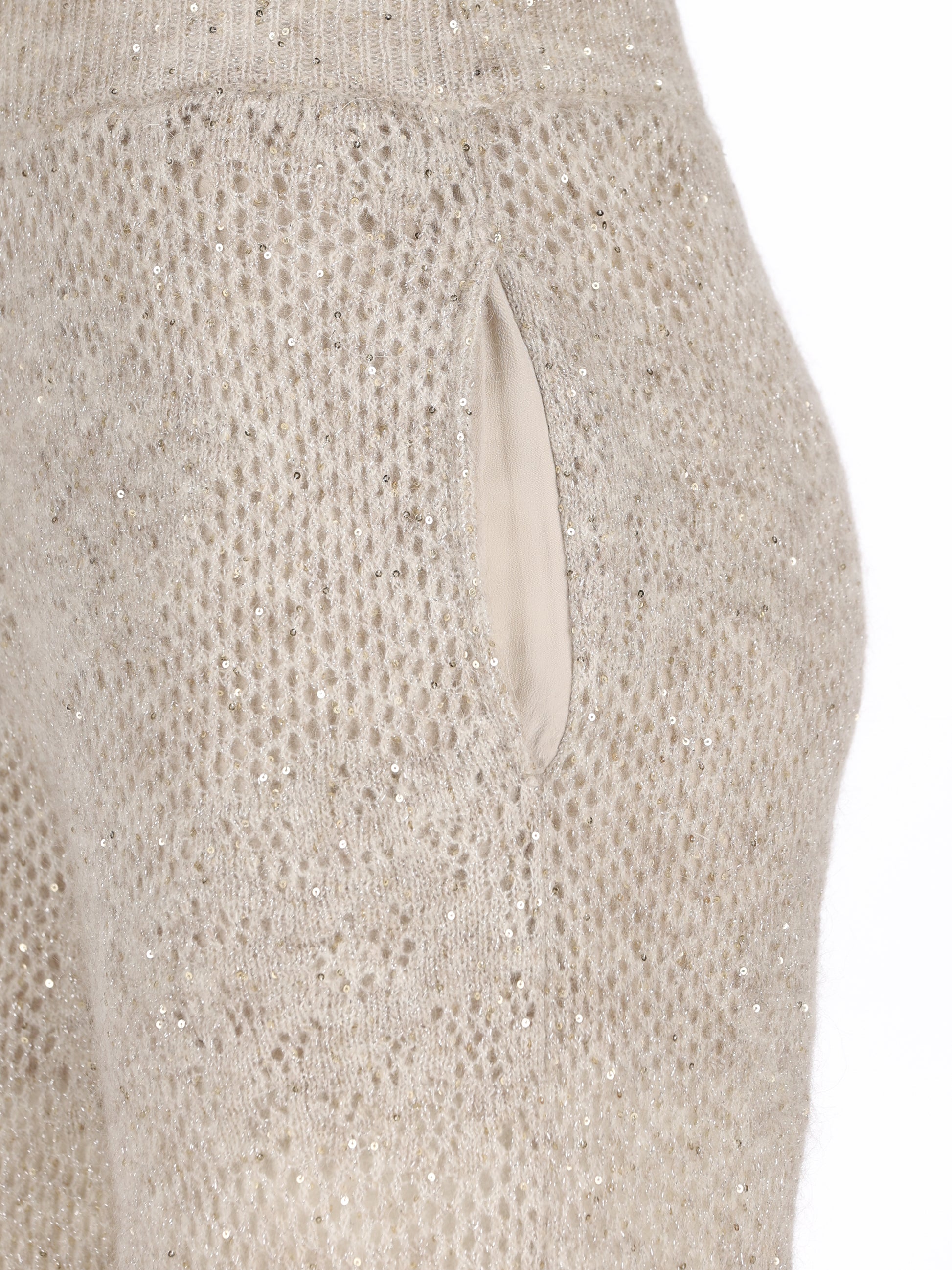 Pantaloni realizzati in misto nylon. MFA790199 C9984 BRUNELLO CUCINELLI 