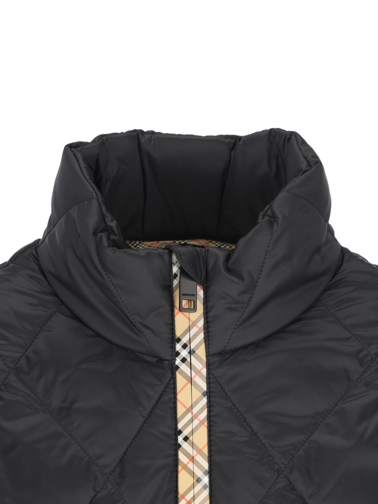 Giacca realizzata in poliammide. 8122570 A1189 BURBERRY 
