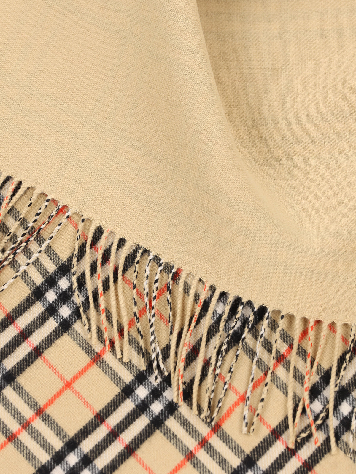 Mantella realizzata in lana. 8122805 C1309 BURBERRY 