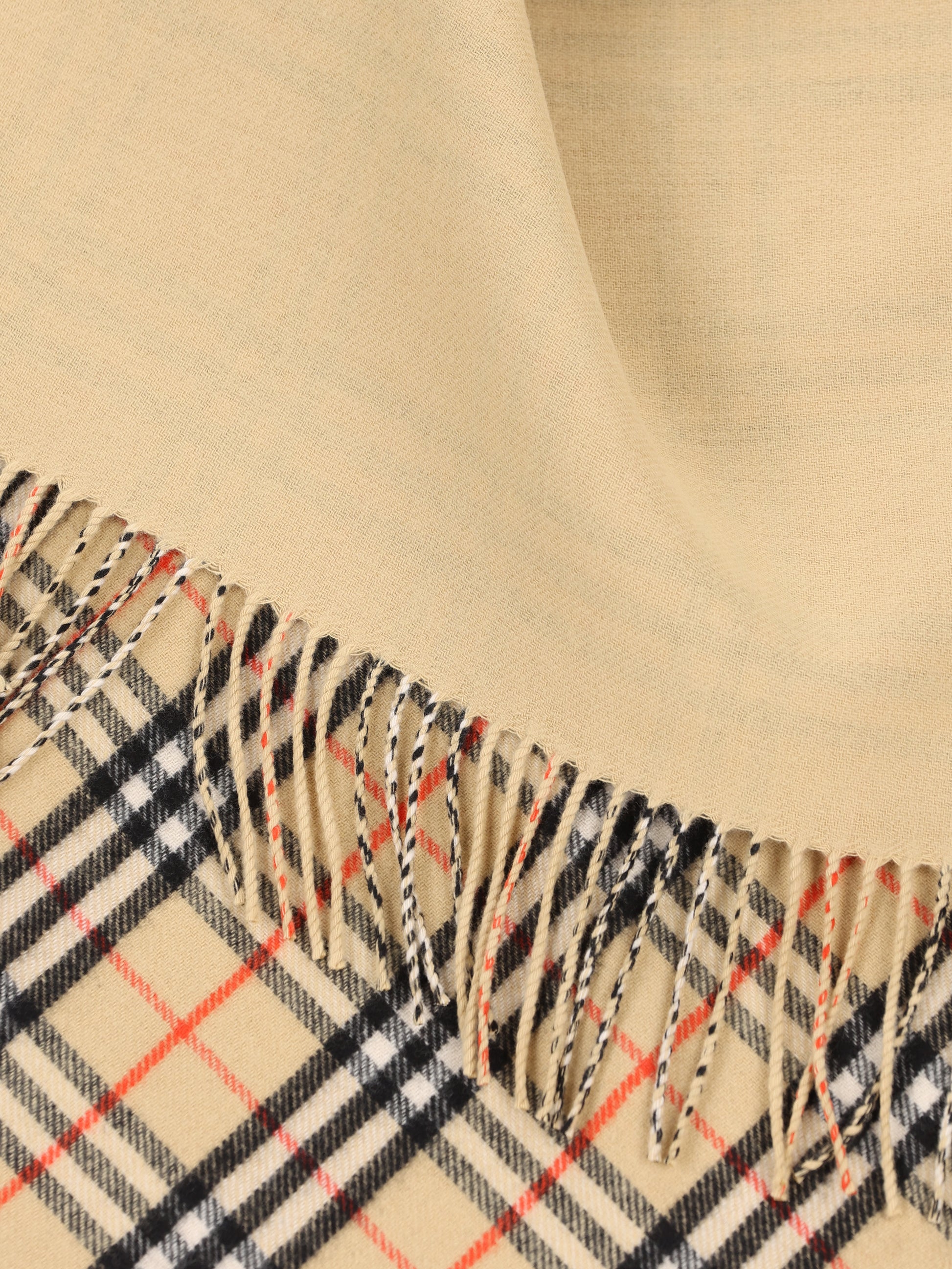 Mantella realizzata in lana. 8122805 C1309 BURBERRY 