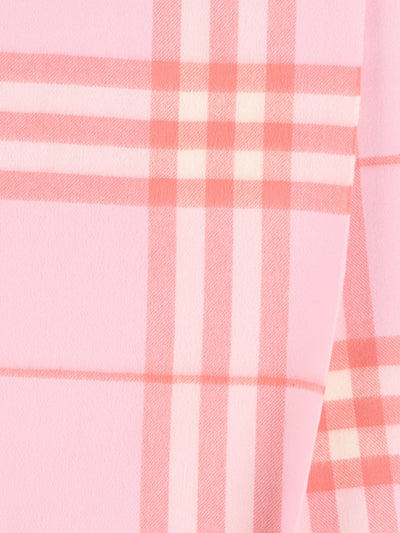 Sciarpa realizzata in cashmere. 8124998 C5284 BURBERRY 