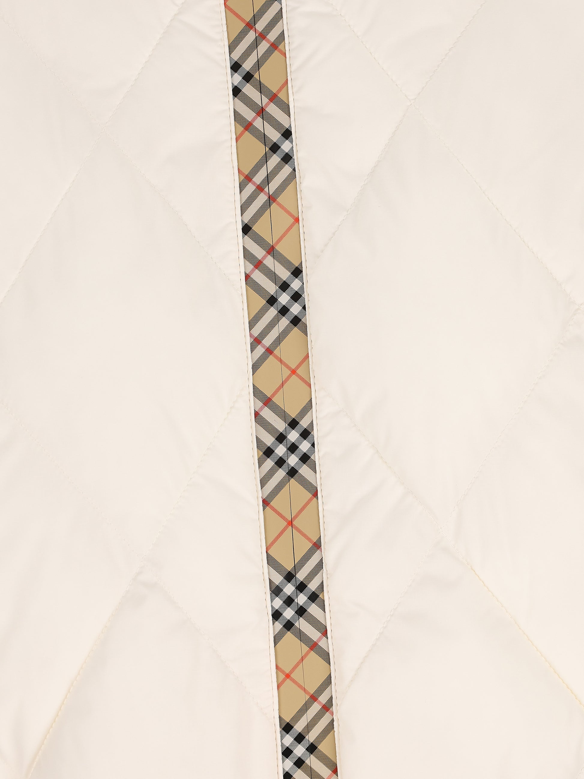 Giacca realizzata in poliammide. 8127008 C6056 BURBERRY 