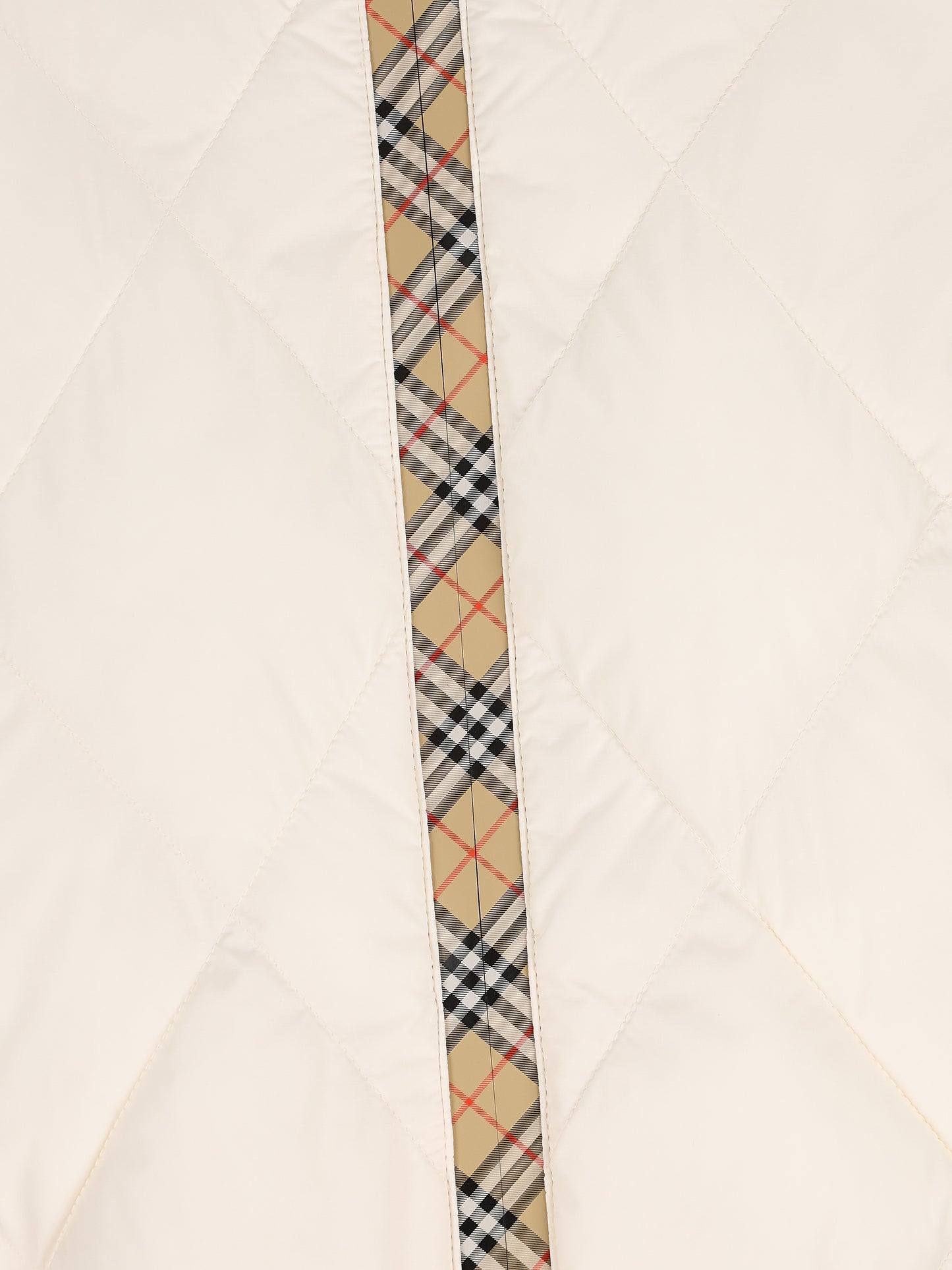 Giacca realizzata in poliammide. 8127008 C6056 BURBERRY 