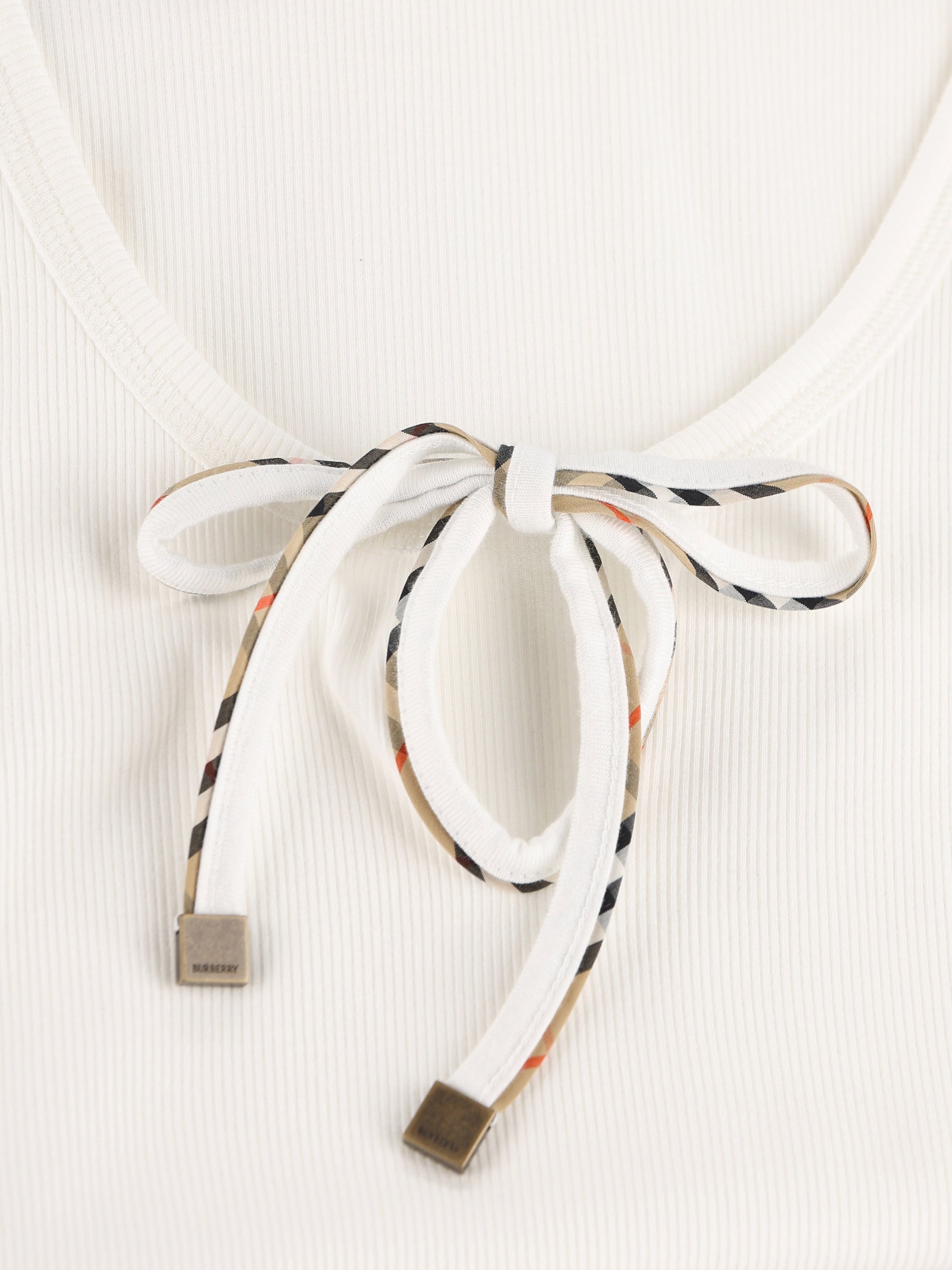 Top realizzato in cotone. 8127208 B7078 BURBERRY 