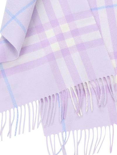 Sciarpa realizzata in cashmere. 8130033 C6088 BURBERRY 