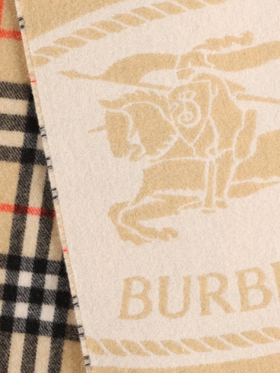 Sciarpa reversibile con Knight Stamp 8136836 A2575 BURBERRY 