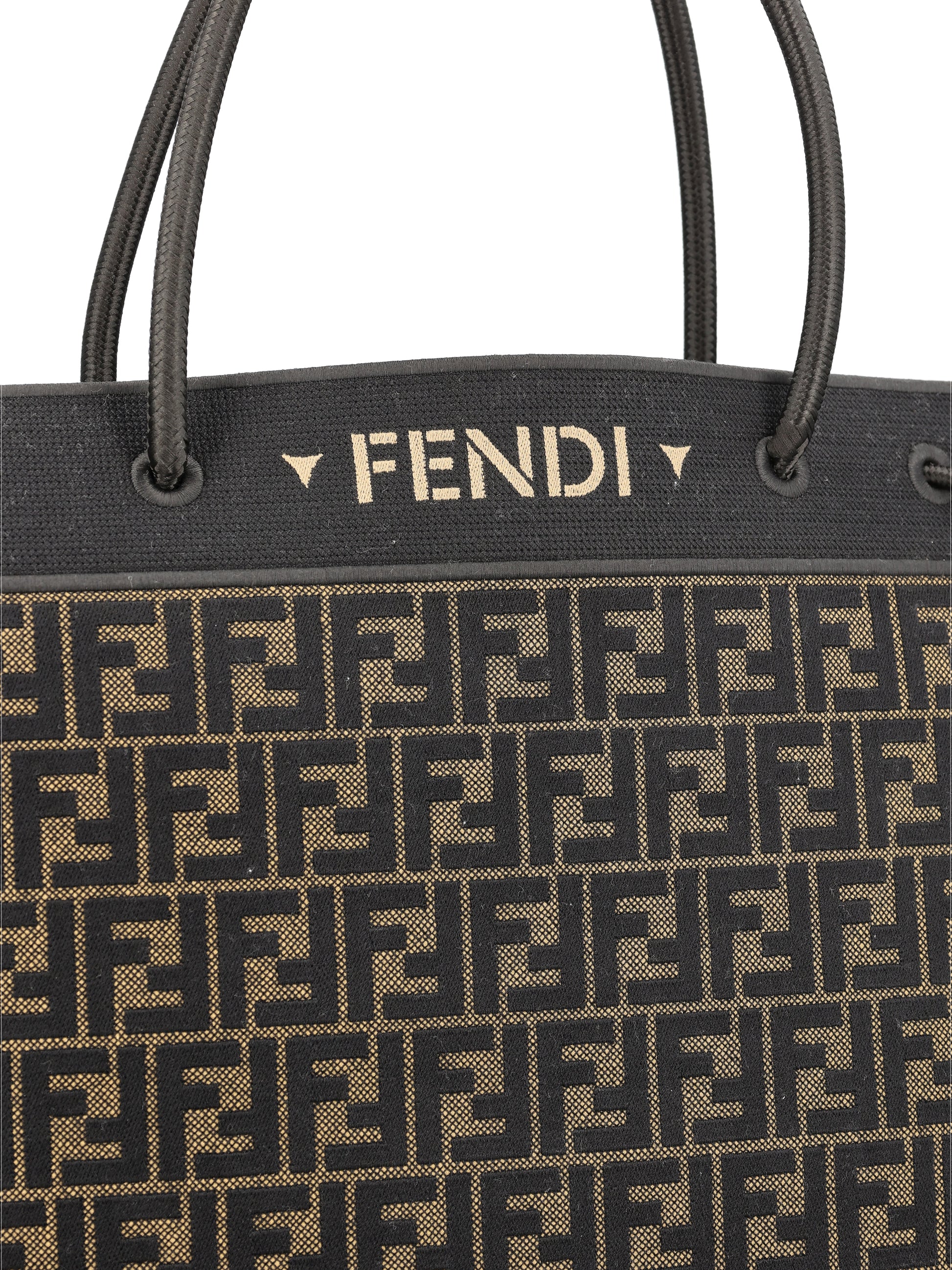 Shopper realizzata in tessuto. 8BH379 B1K0F0VAT FENDI 