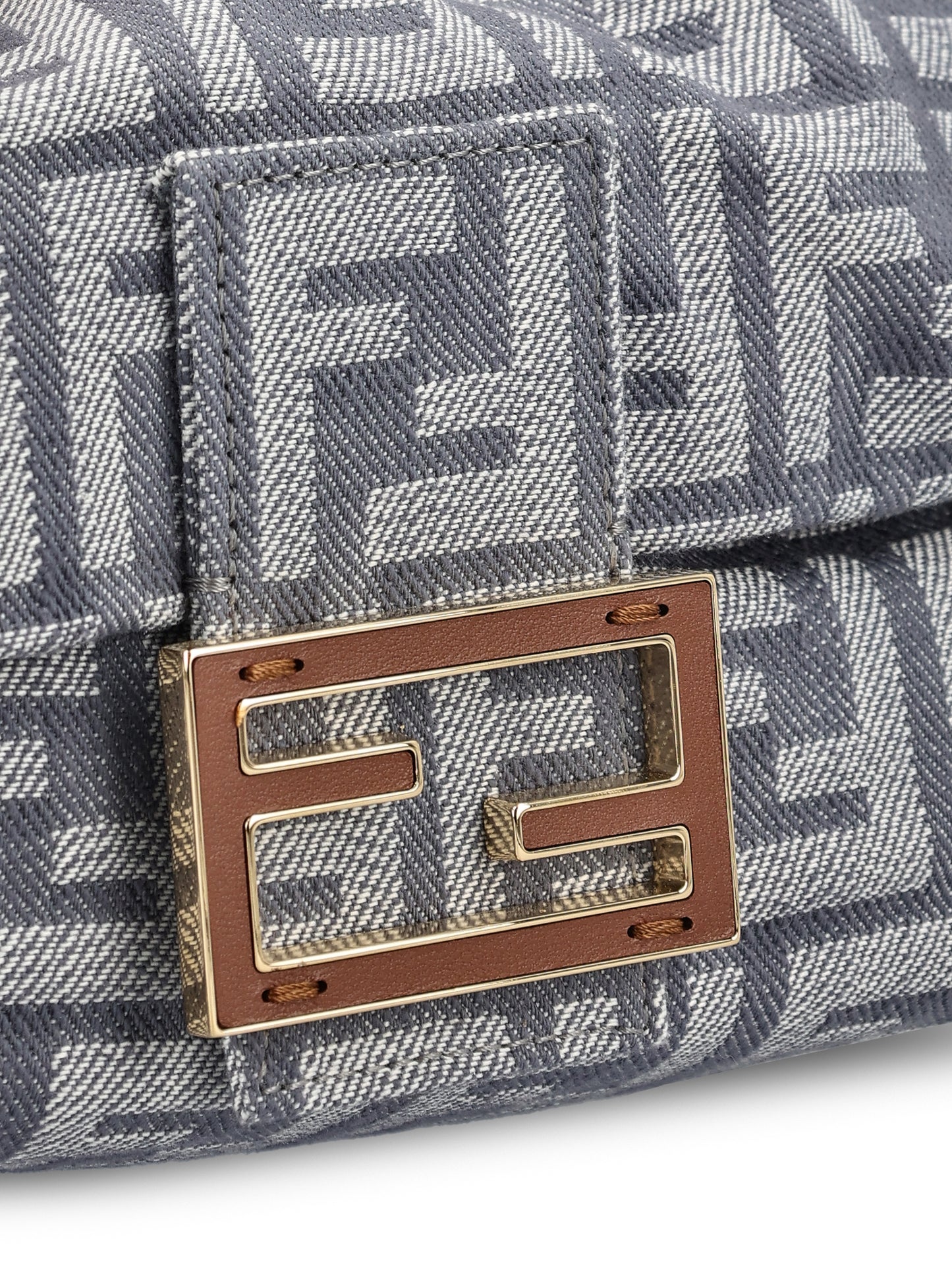 Borsa realizzata in denim. 8BS105 AV5WF1SXQ FENDI 