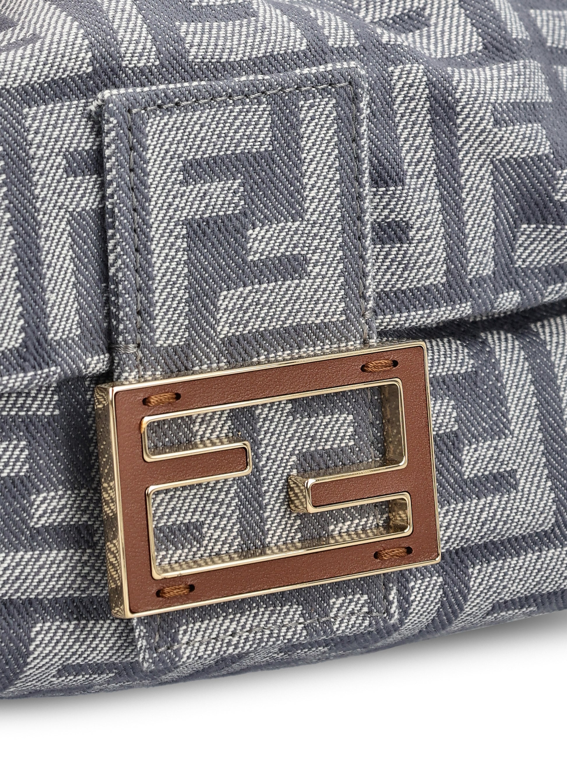 Borsa realizzata in denim. 8BS105 AV5WF1SXQ FENDI 