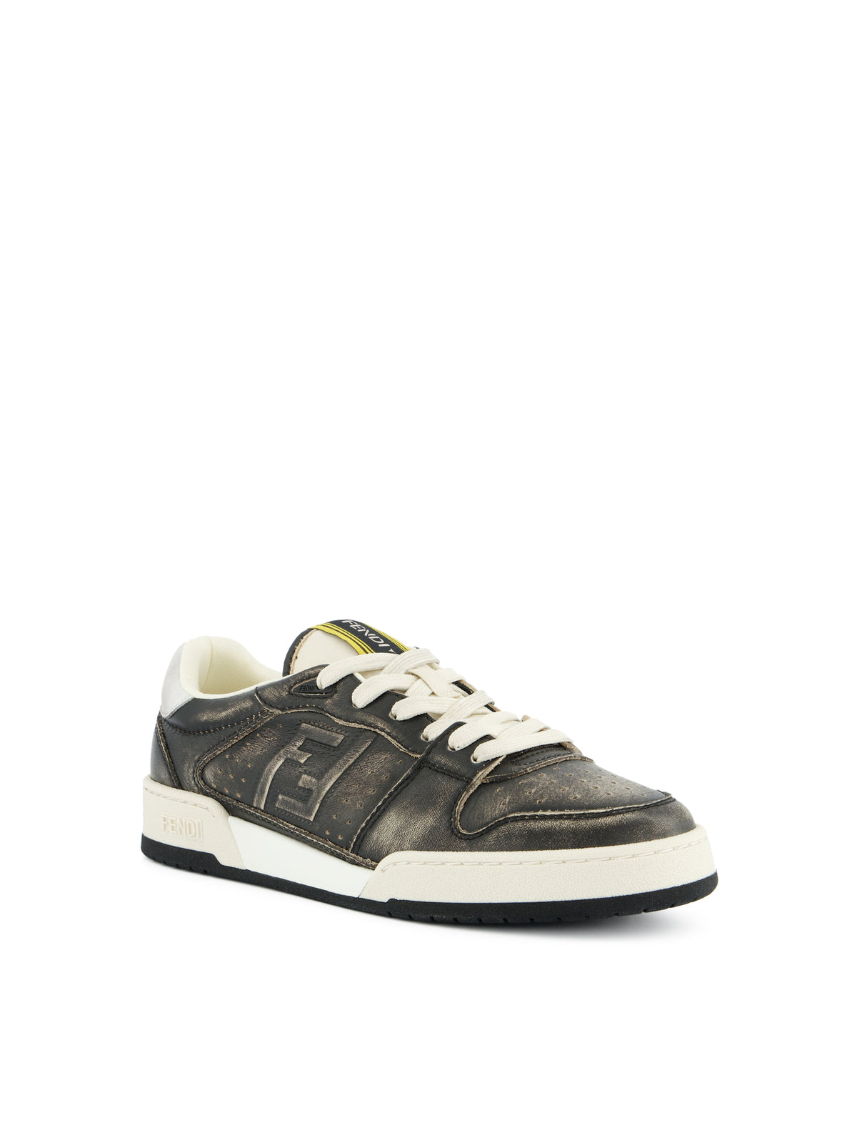 Sneakers realizzate in pelle. 8E9084 B17YF1XJT FENDI 