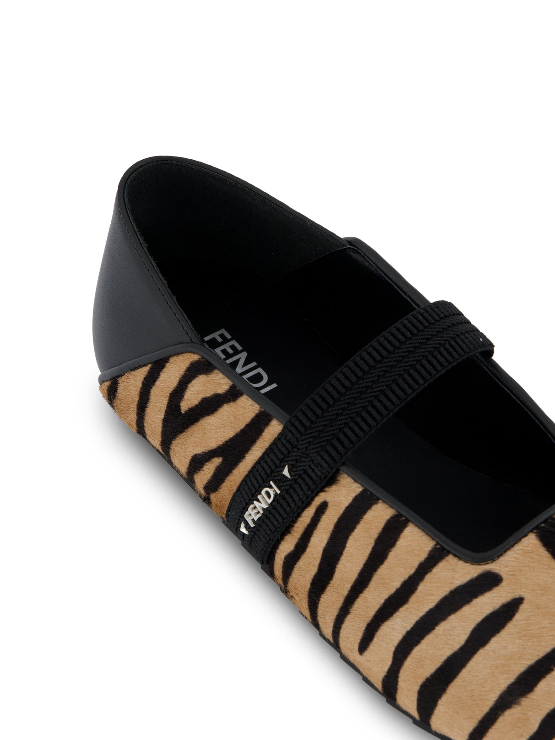 Ballerina realizzata in cavallino. 8F9078 B1RDF1D1U FENDI 