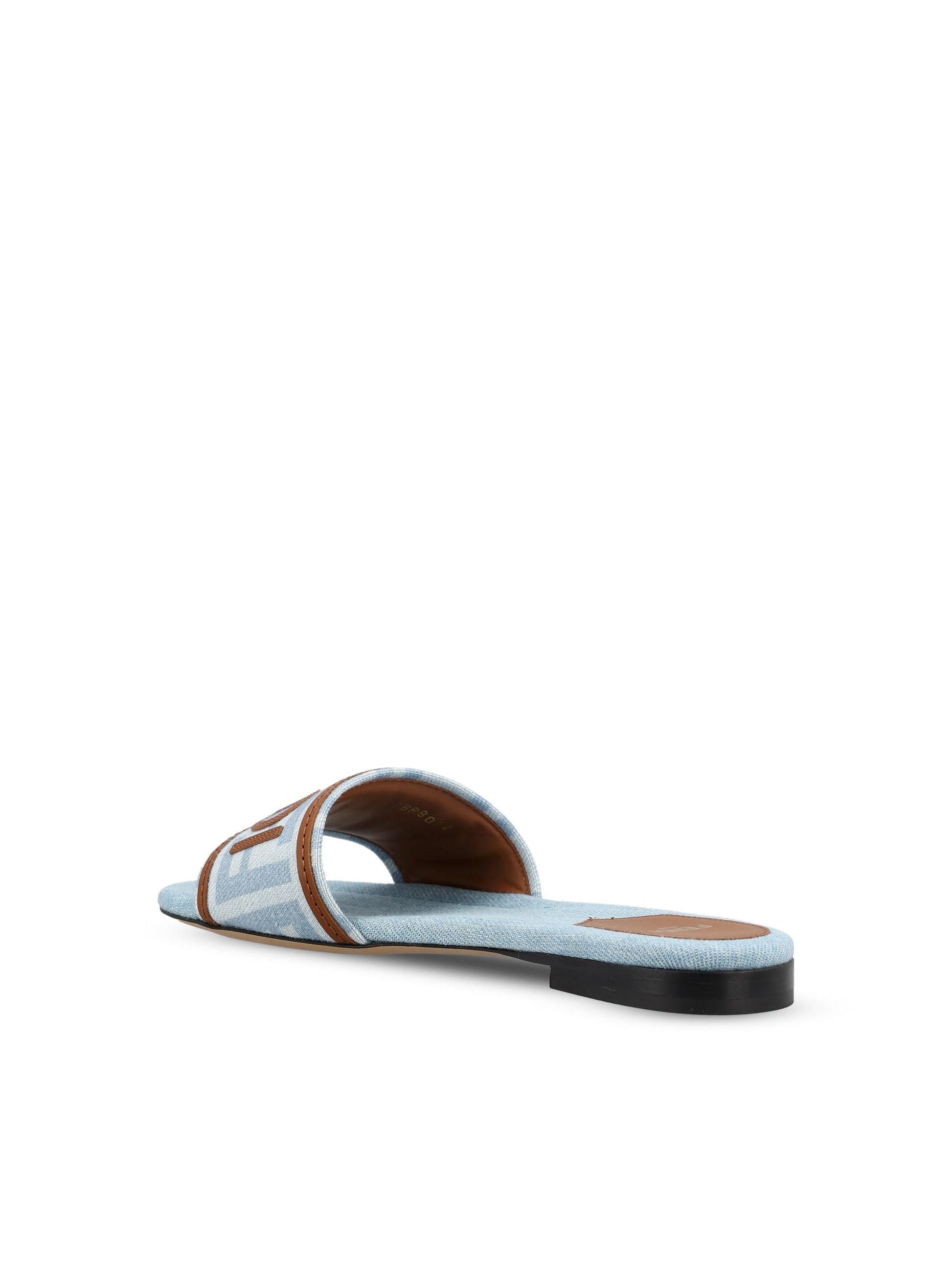 Slide realizzate in poliammide. 8R8092 AY2ZF1XIA FENDI 