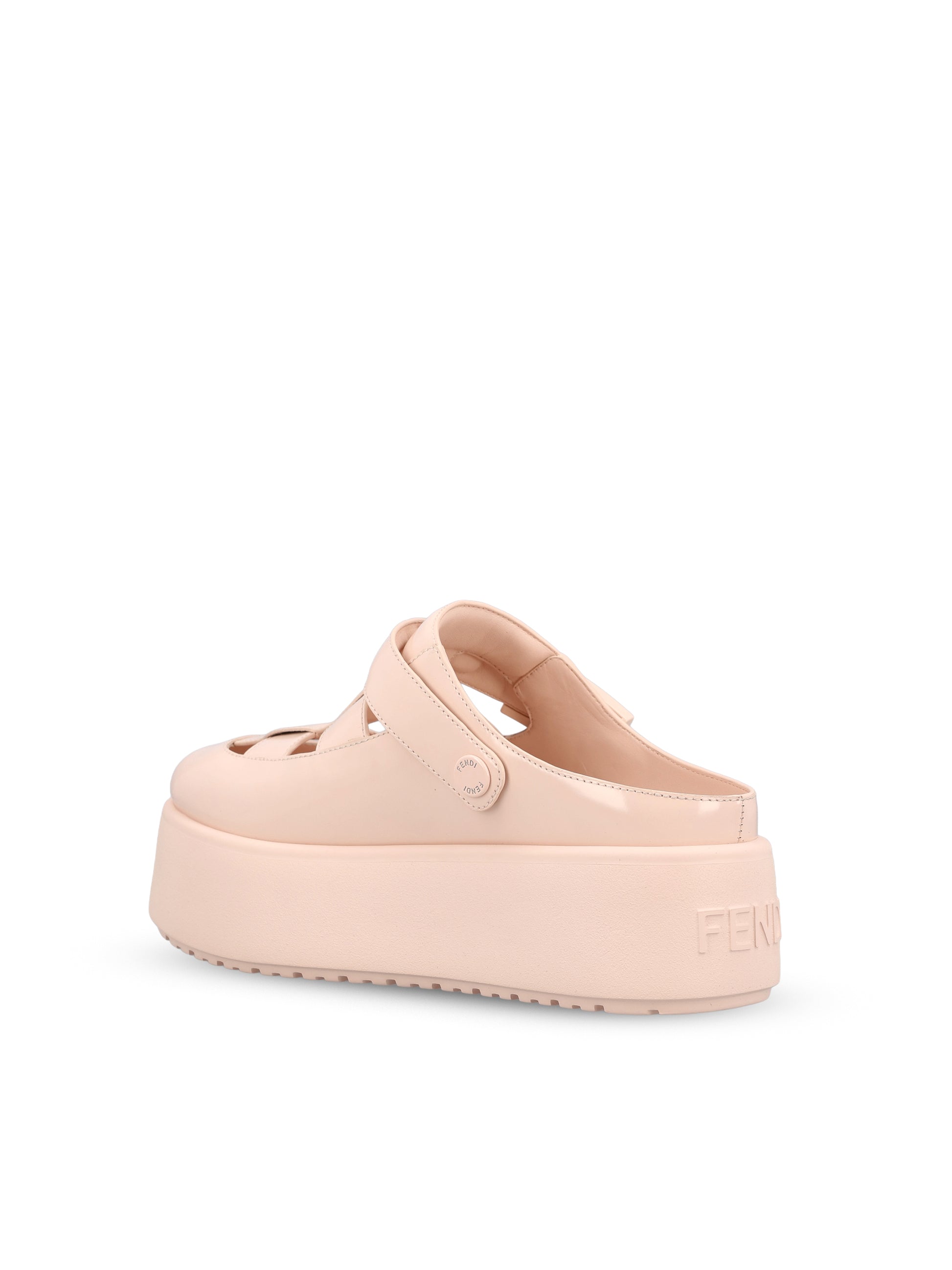 Sabot realizzate in pelle di vitello. 8R8997 69FF0QE5 FENDI 