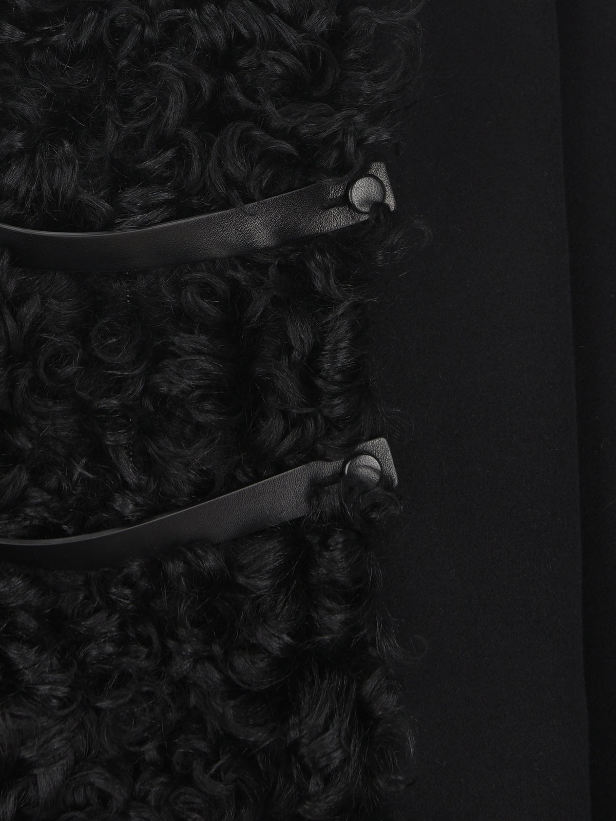 Cappotto realizzato in lana e montone. FF6214 B1H1F0QA1 FENDI 