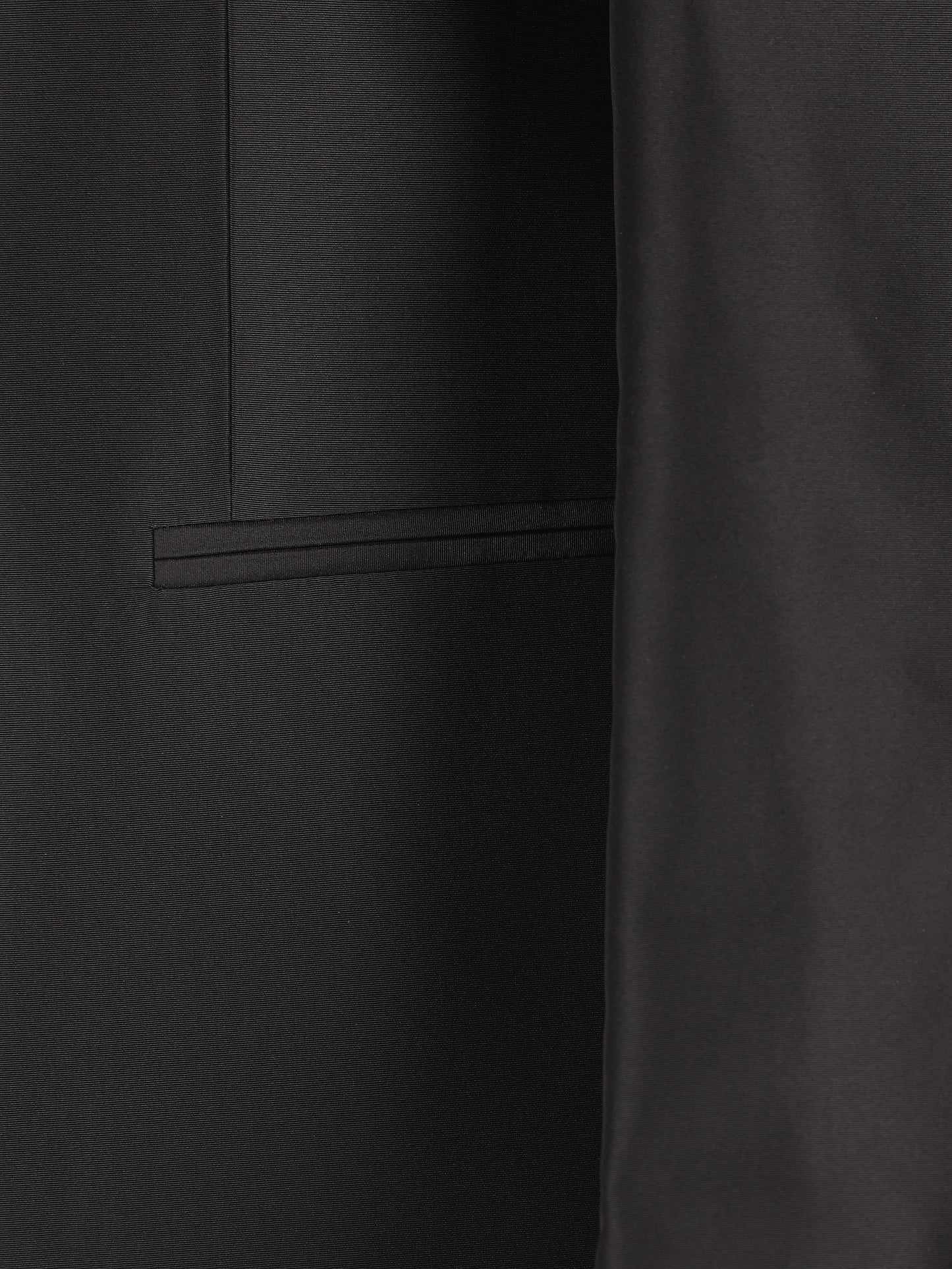 Giacca realizzata in seta. A002FW ZAU9E1000 GUCCI 
