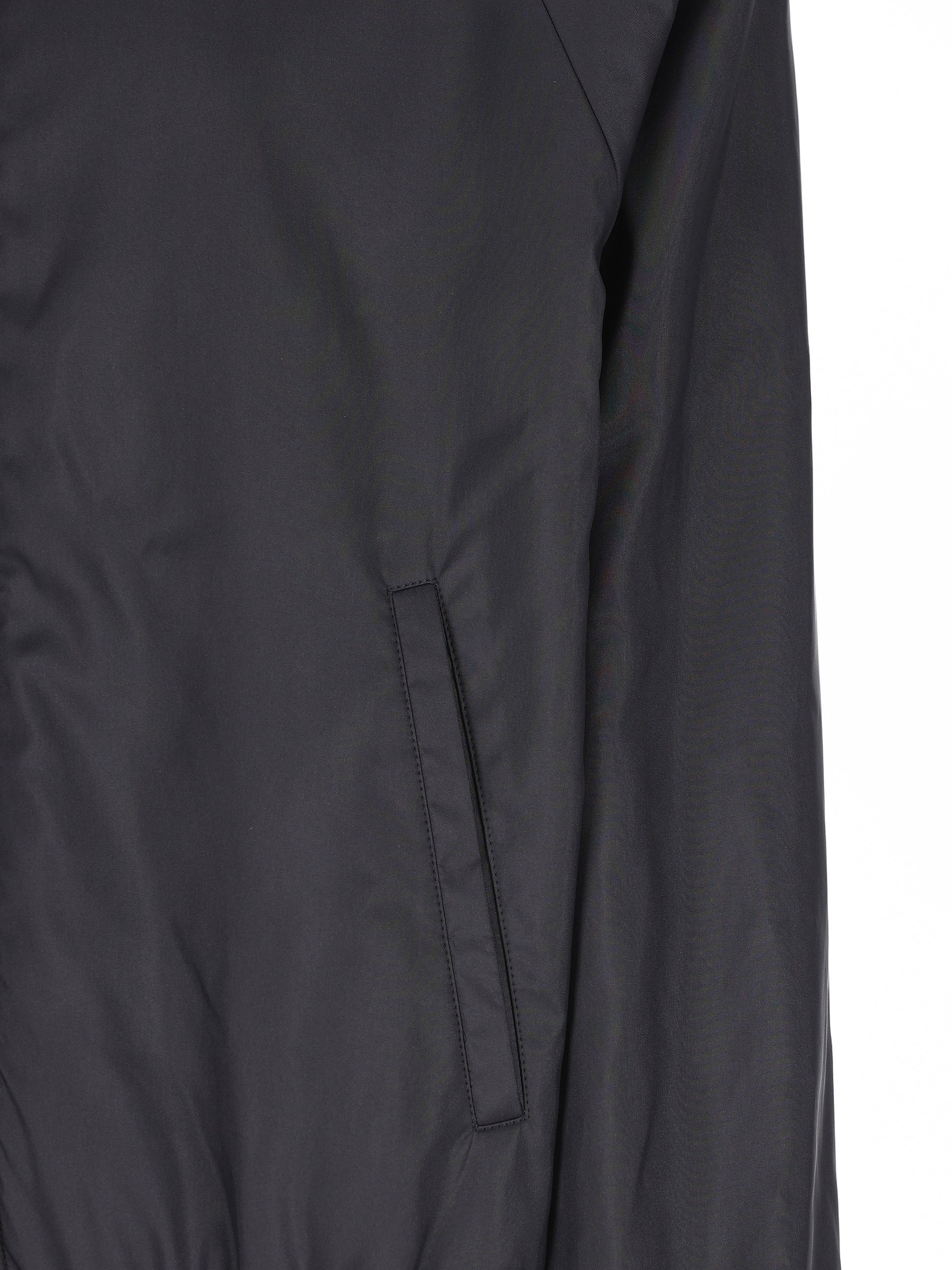 Giacca realizzata in nylon. A003KU ZAVJT1000 GUCCI 
