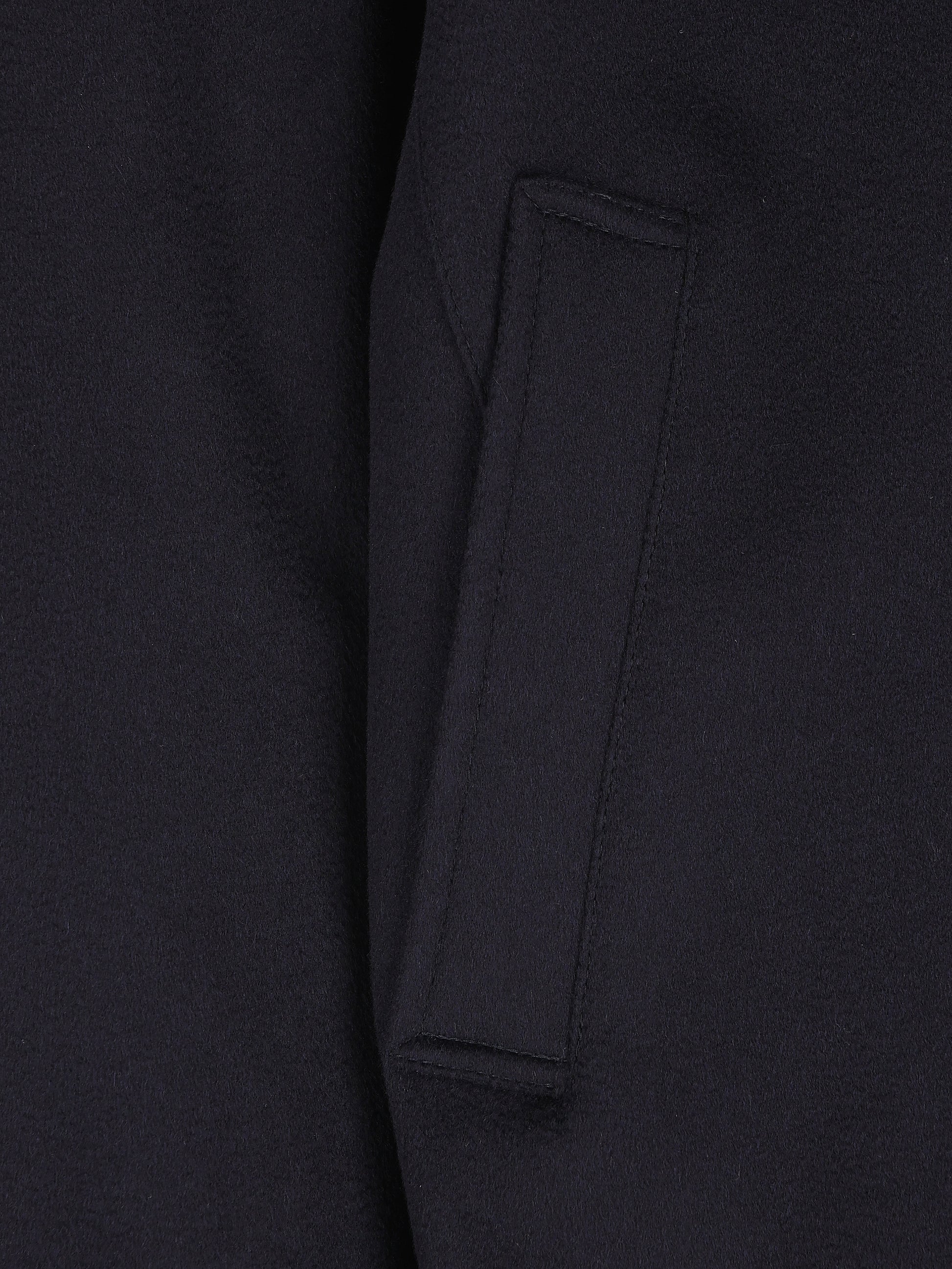 Giacca realizzata in cashmere. GC000124U 381269290 HERNO 