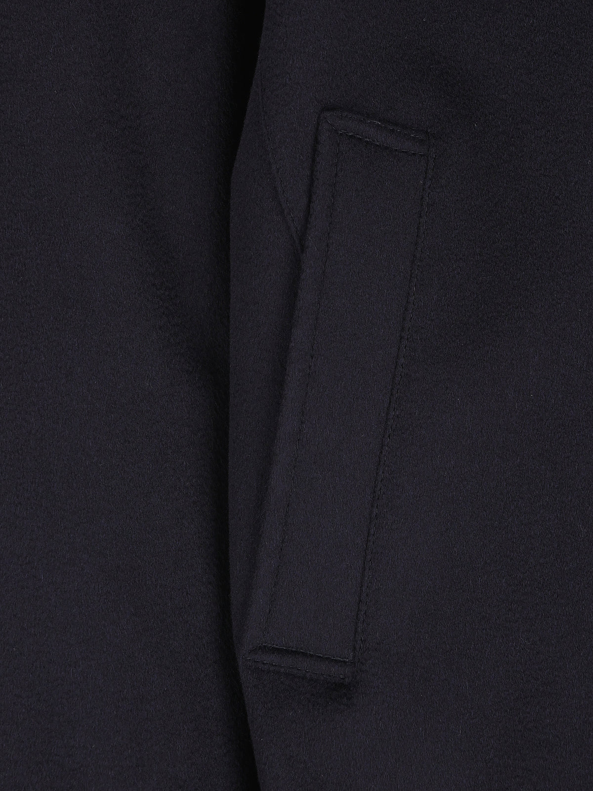Giacca realizzata in cashmere. GC000124U 381269290 HERNO 