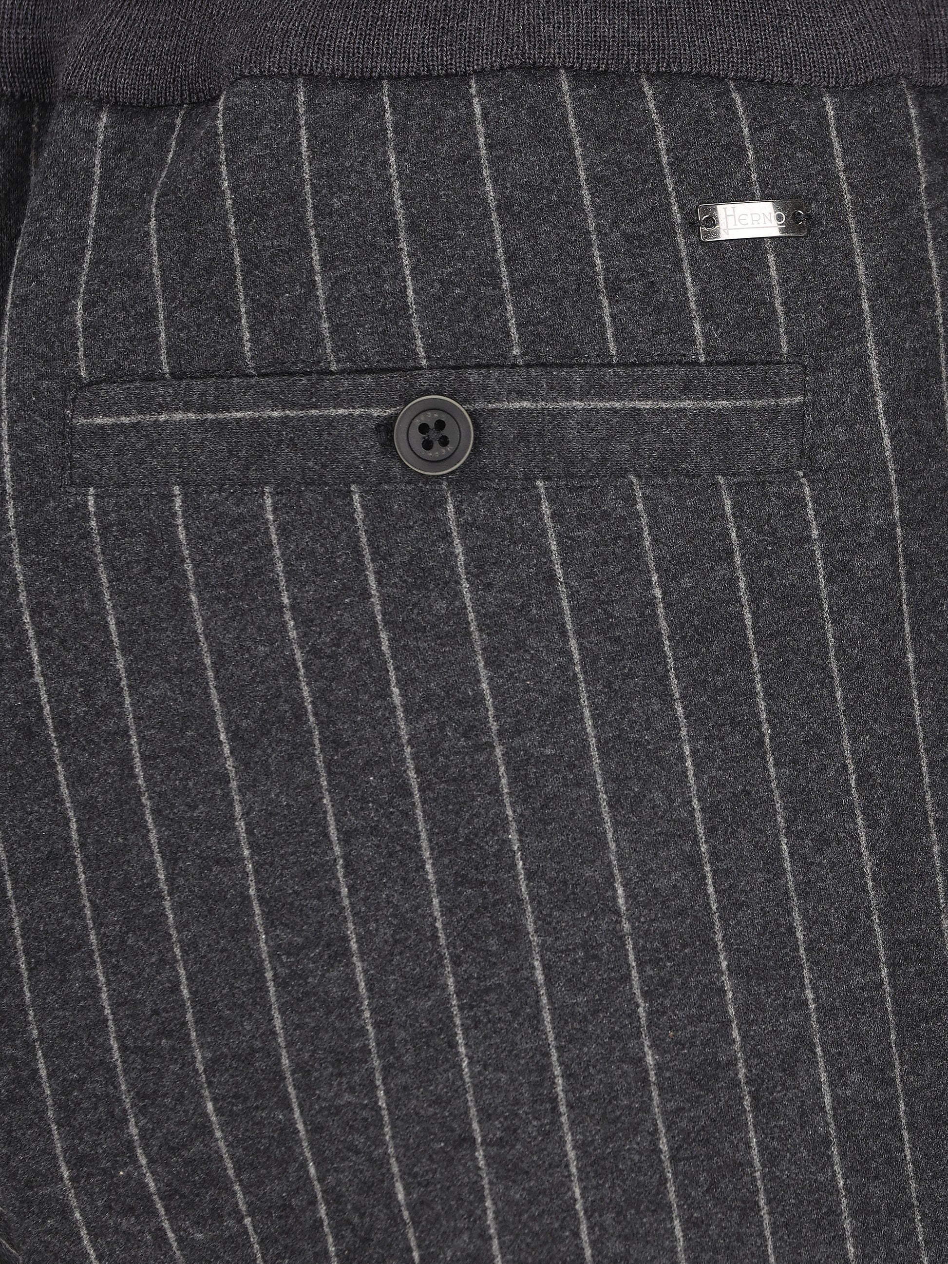 Pantaloni realizzati in cotone e poliestere. JPT00001U 560419487 HERNO 