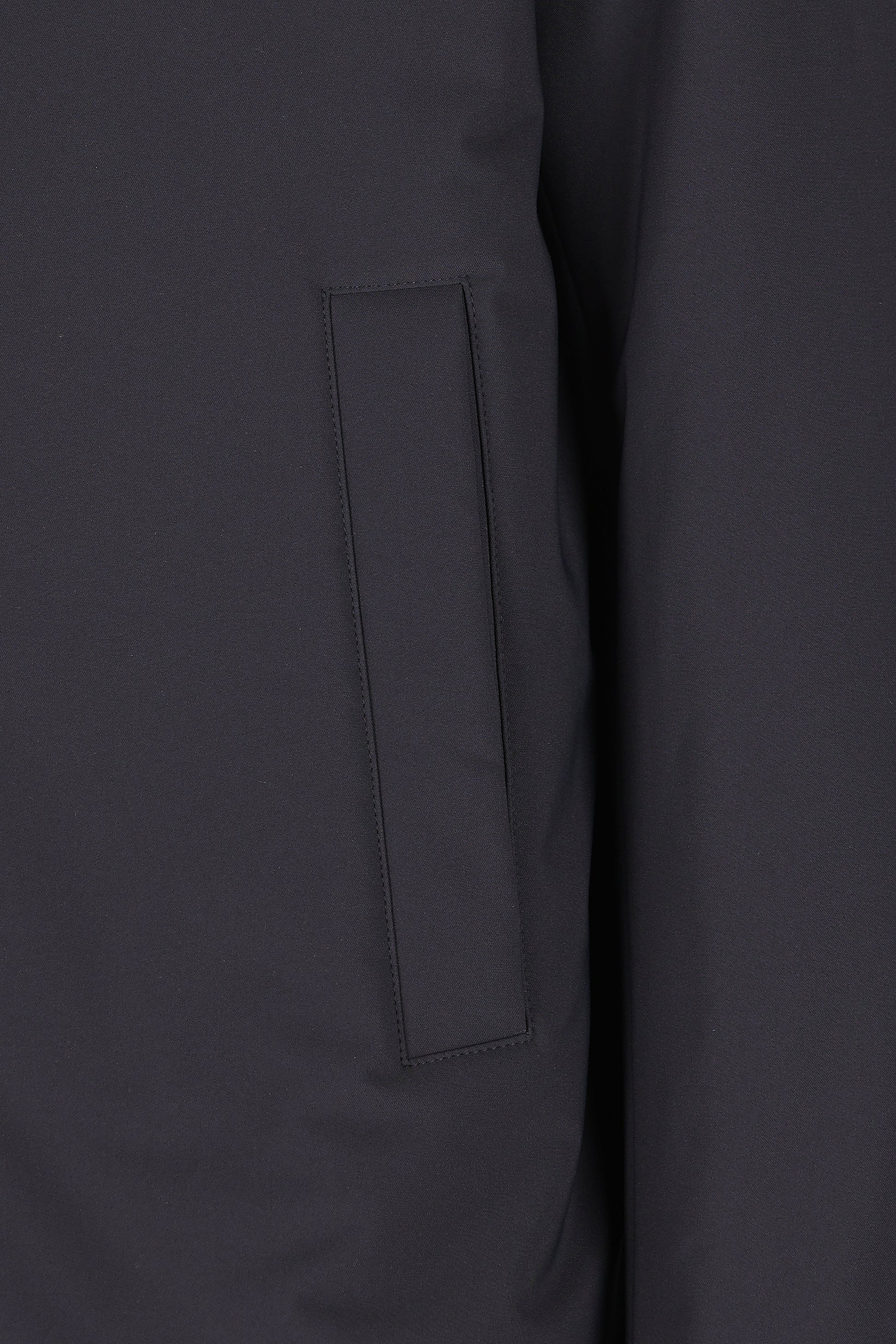 Giacca realizzata in poliestere. PA000190U 129239200 HERNO 