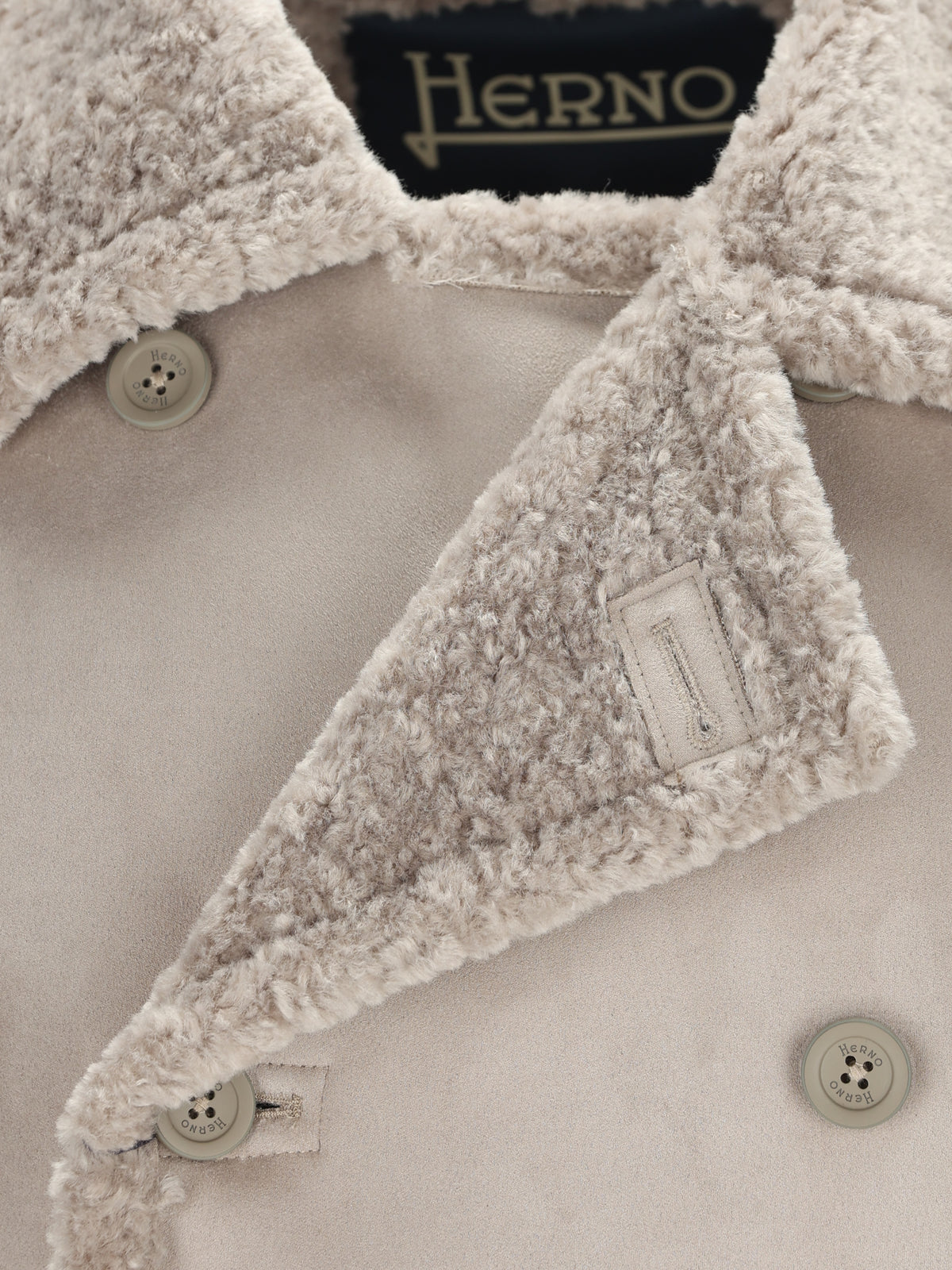 Cappotto realizzato in poliestere. PE000054U 127549403 HERNO 
