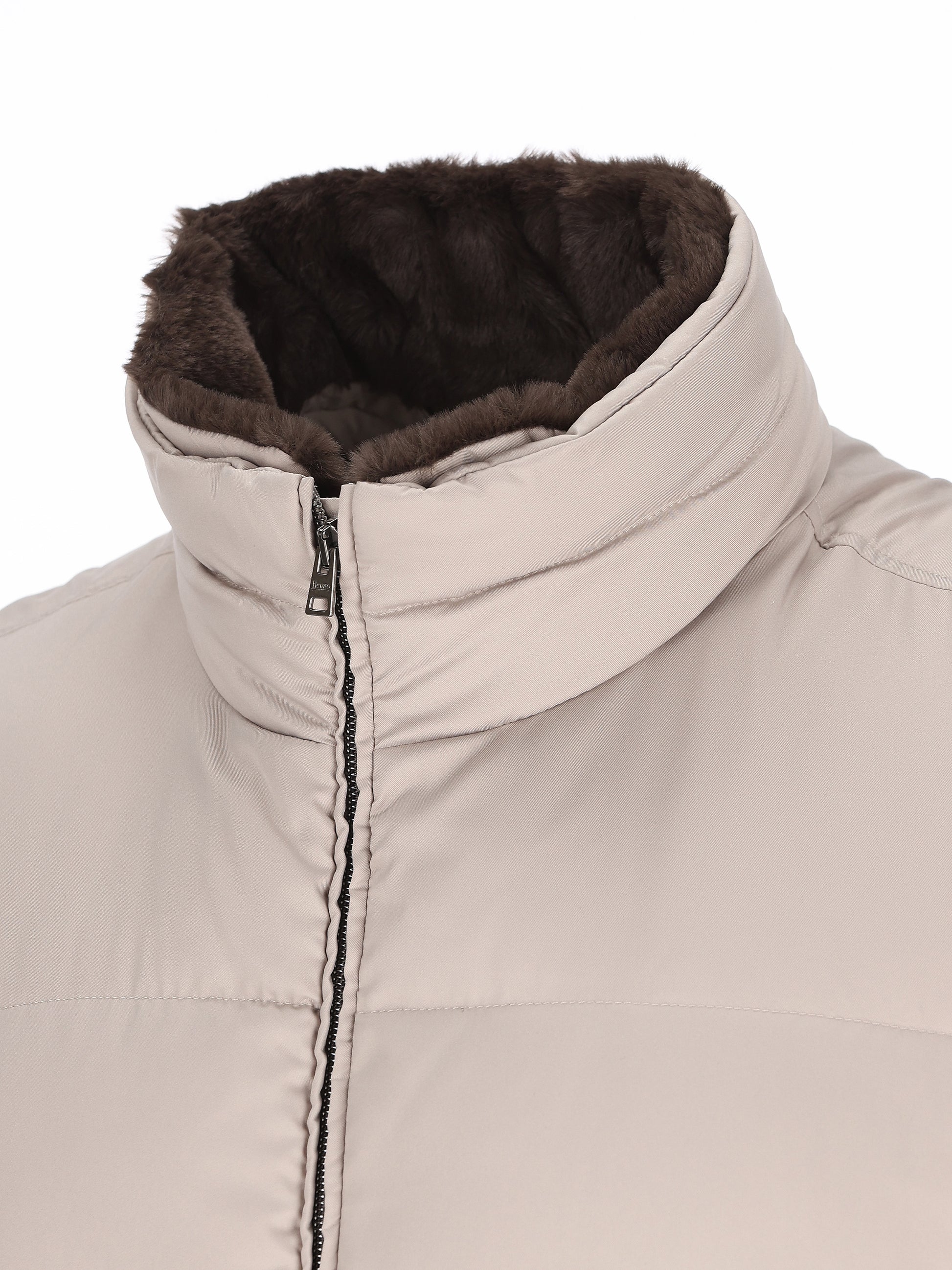 Gilet realizzato in poliestere. PI001267U 12414Z9403 HERNO 