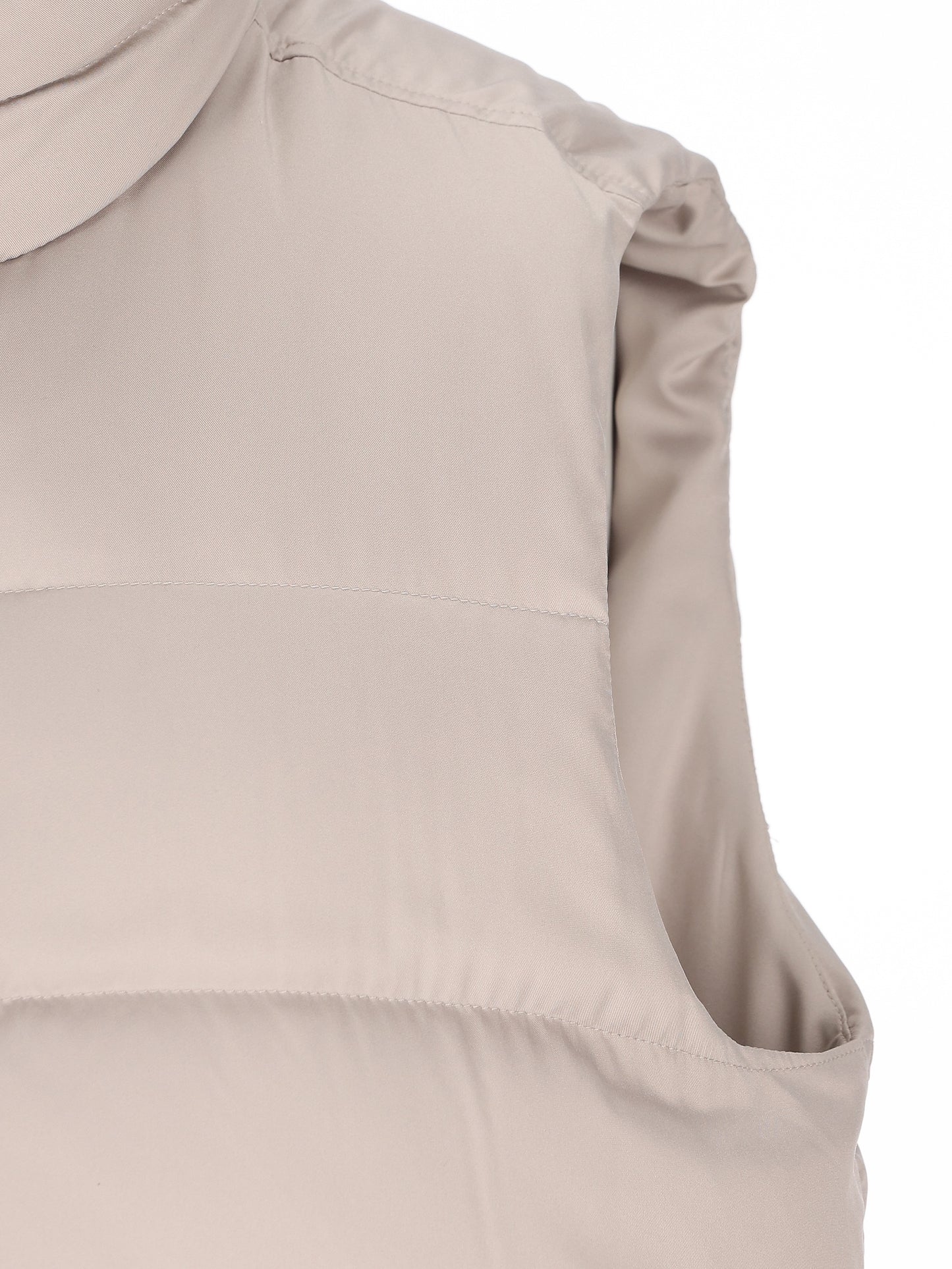 Gilet realizzato in poliestere. PI001267U 12414Z9403 HERNO 