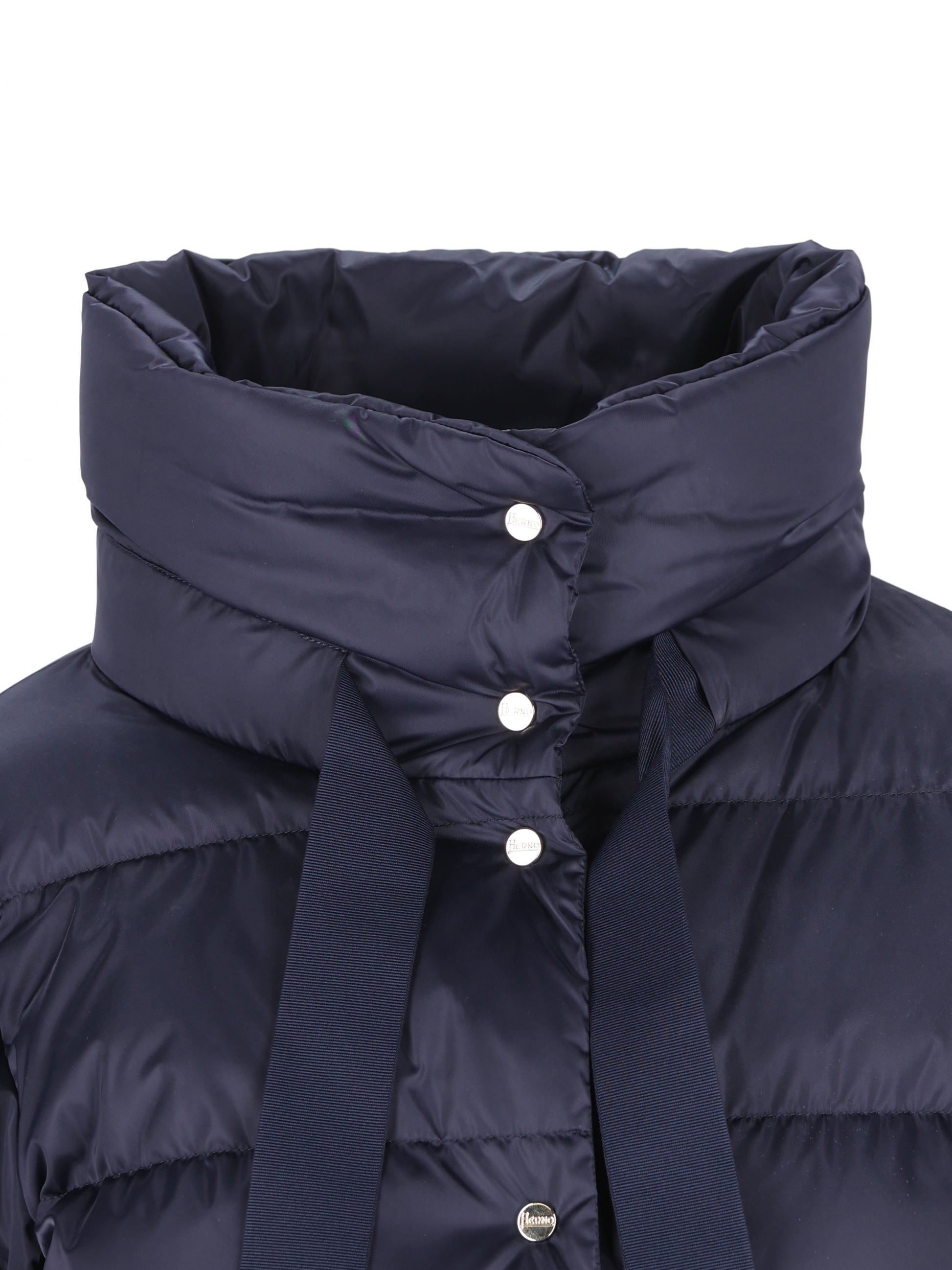 Piumino corto in raso. PI001936D 12170Z9202 HERNO 