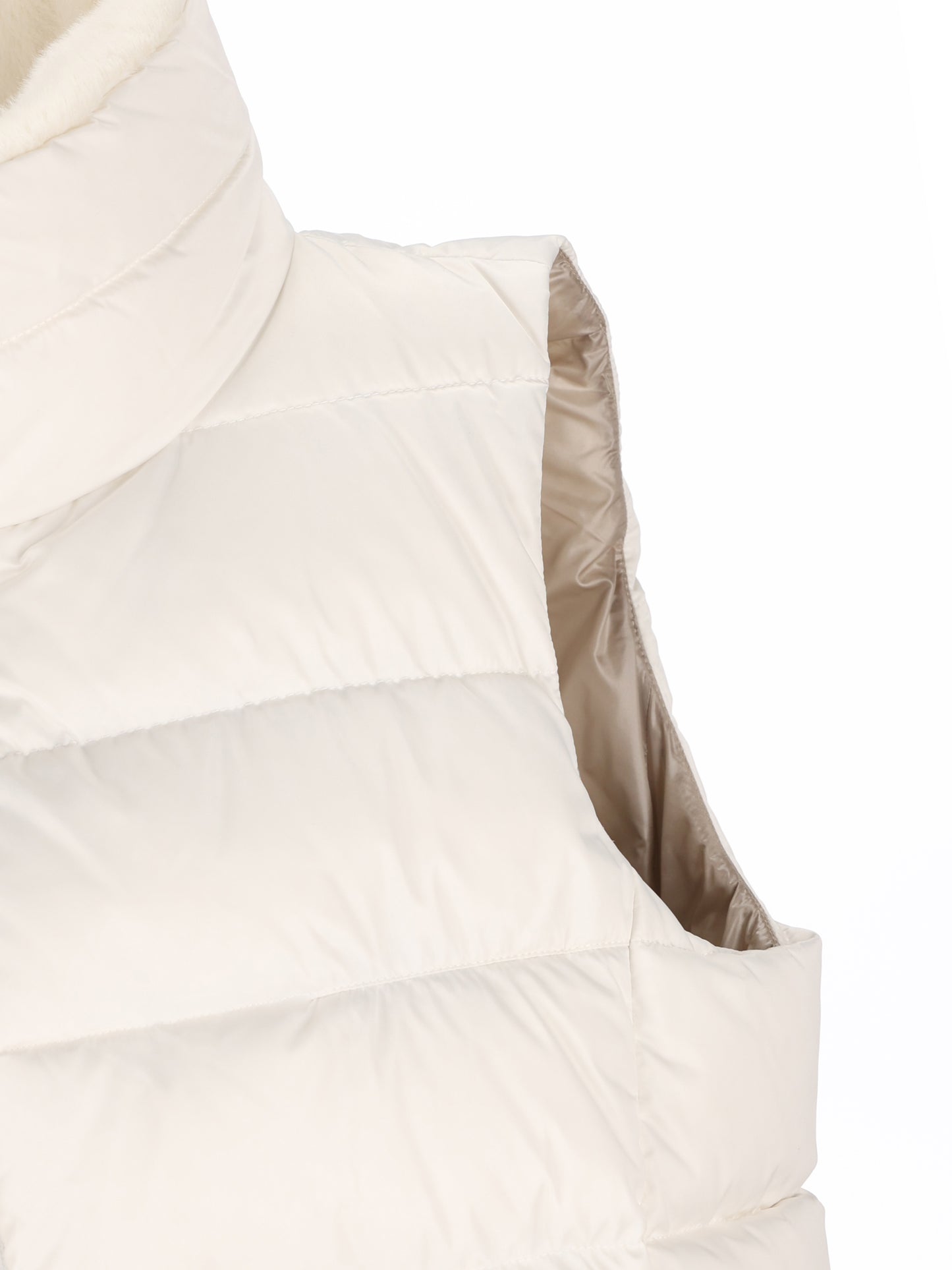 Gilet realizzato in poliestere. PI002271D 12170Z1000 HERNO 