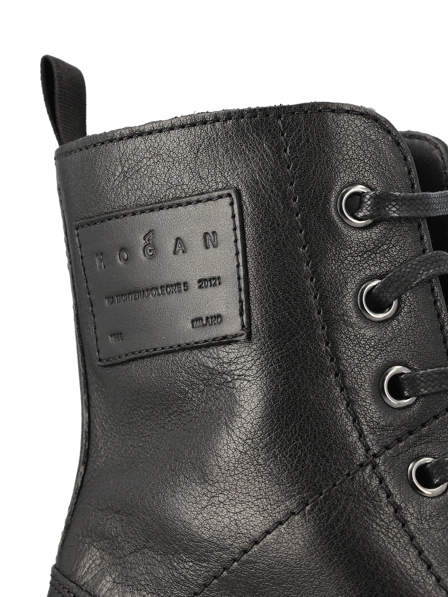 Stivale realizzato in pelle. HXW7000FW70ULV B999 HOGAN 
