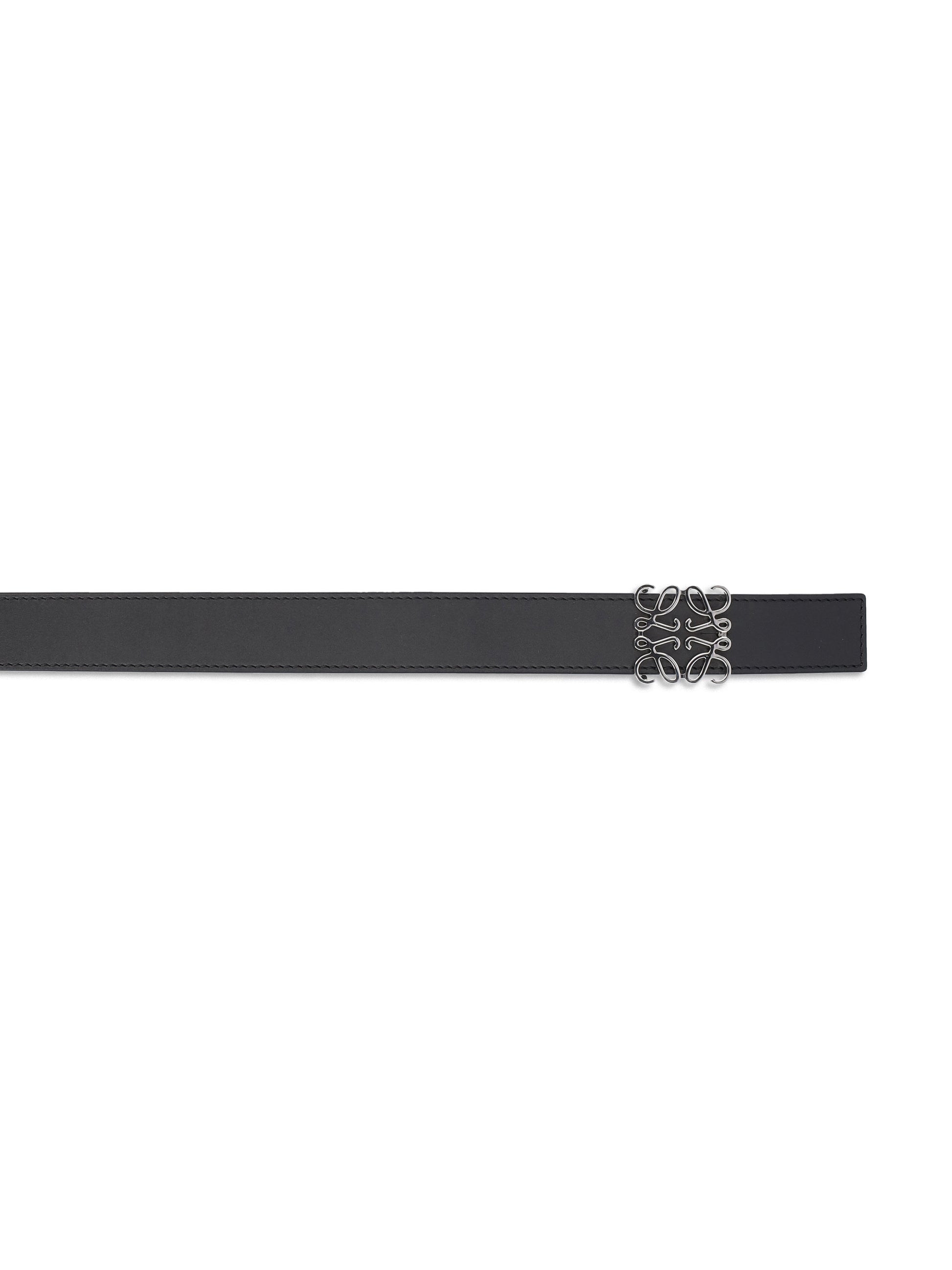 Cintura realizzata in pelle di vitello. E821Z26X03 1555 LOEWE 