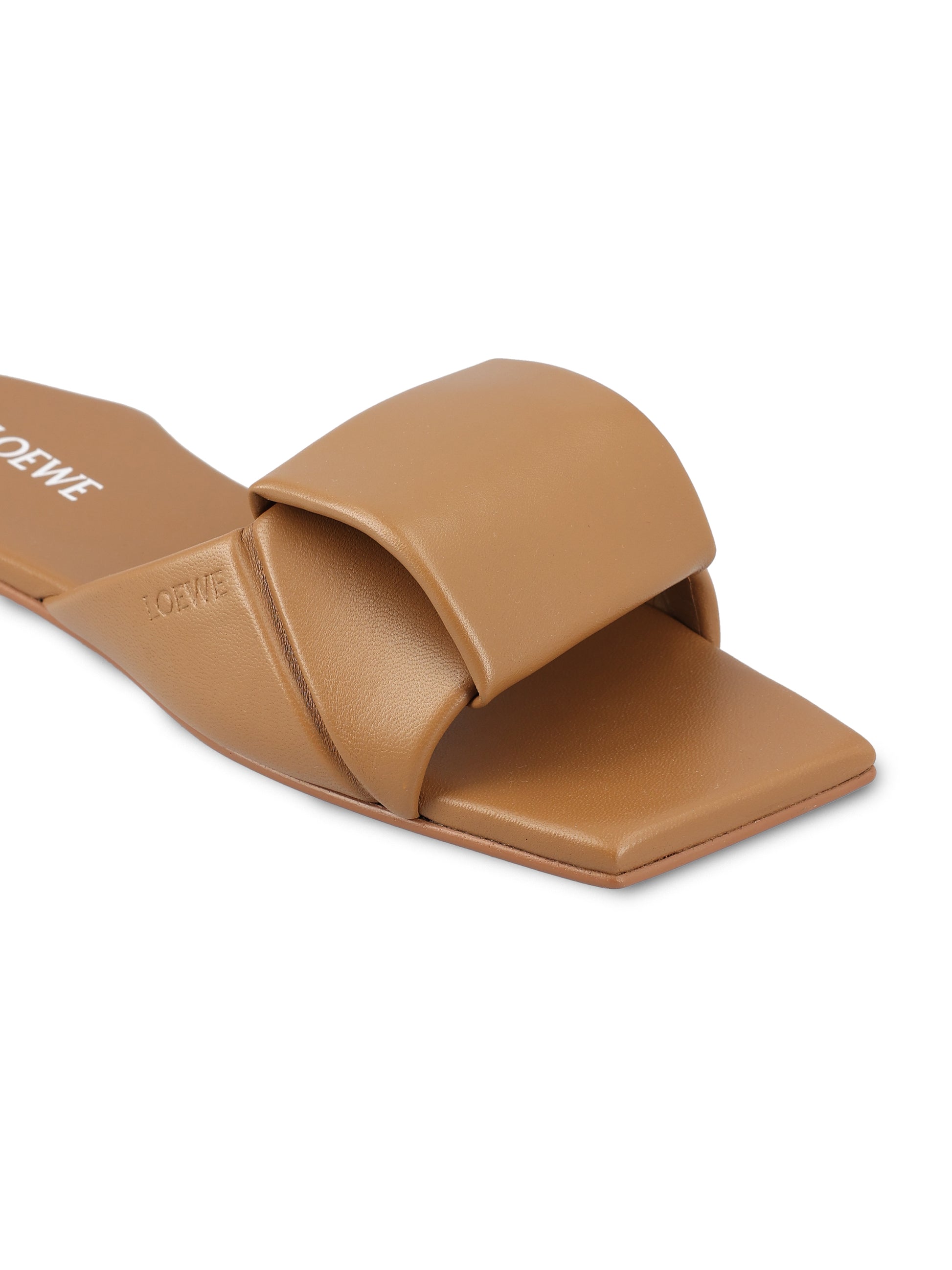 Ciabatte realizzate in pelle. L815465XBD 9579 LOEWE 