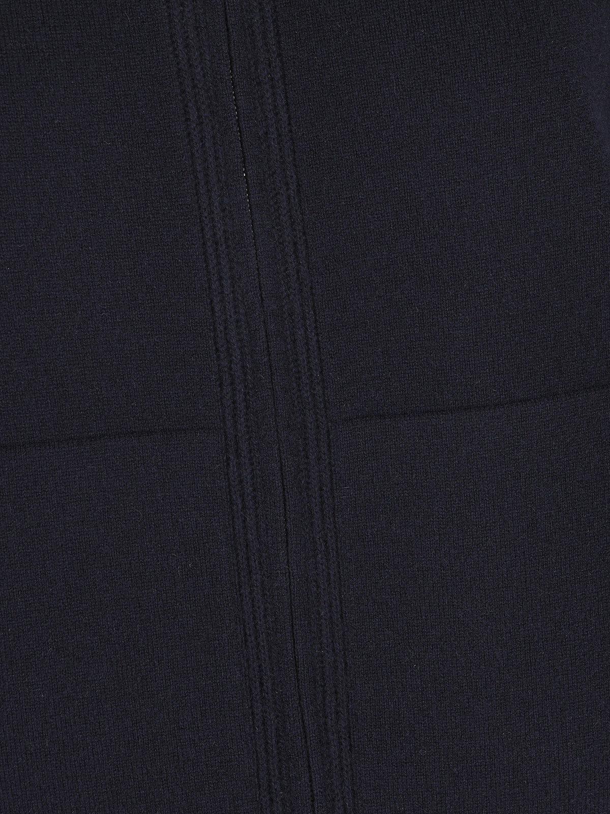 Maglia realizzata in baby cashmere. FAP0176 W000 LORO PIANA 