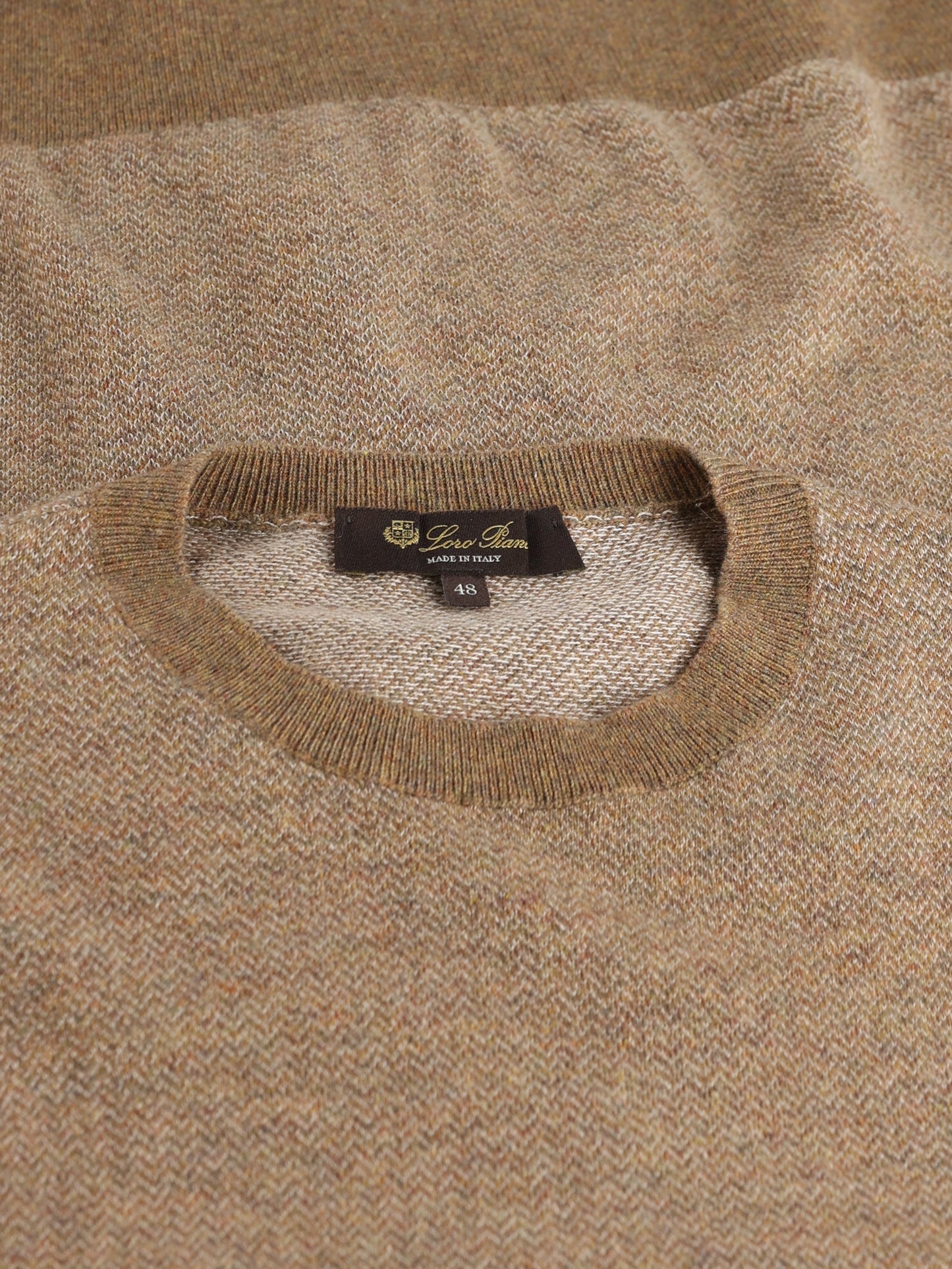 Maglia realizzata in cashmere e seta. FRM1386 B6L8 LORO PIANA 