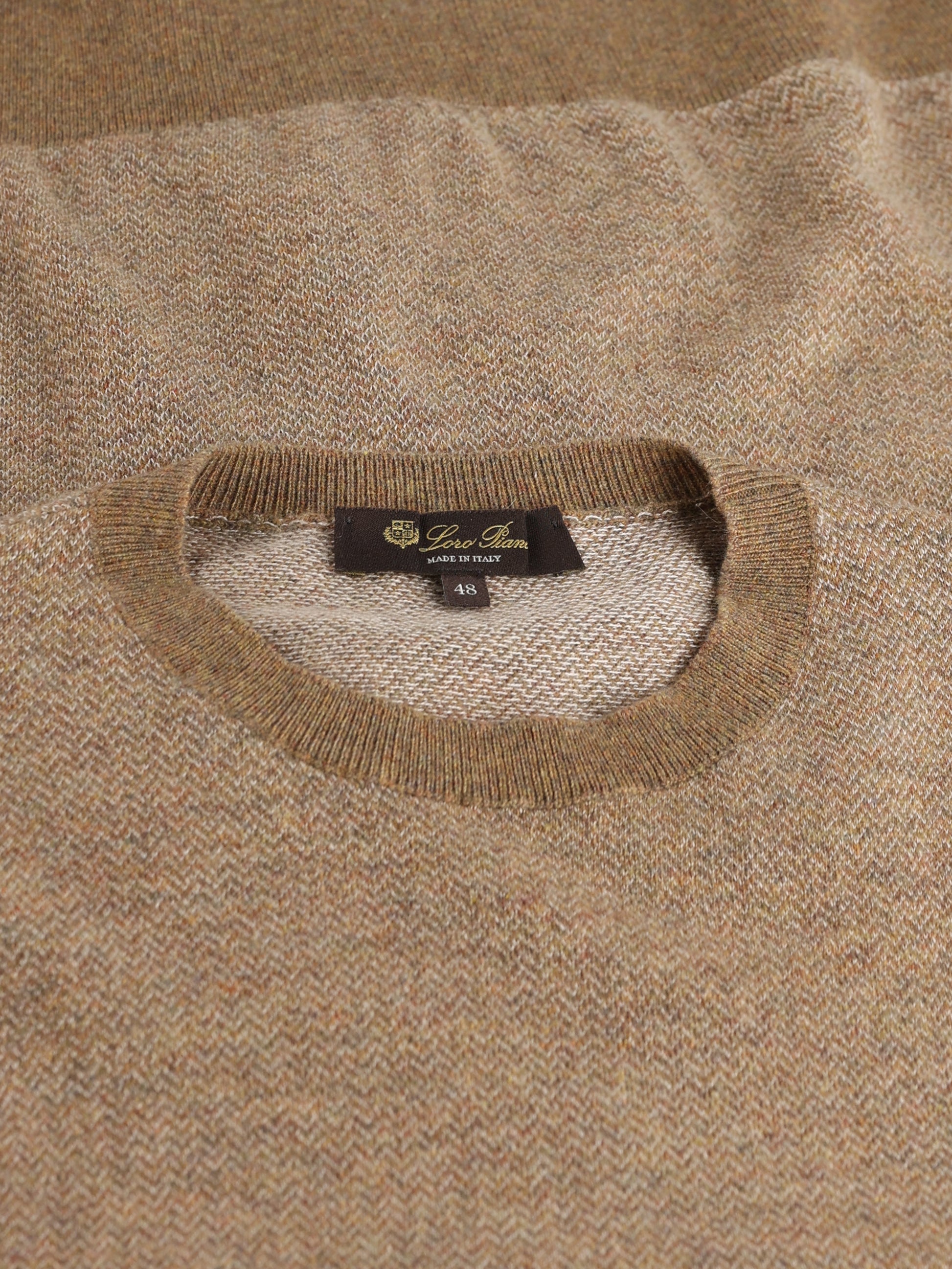 Maglia realizzata in cashmere e seta. FRM1386 B6L8 LORO PIANA 