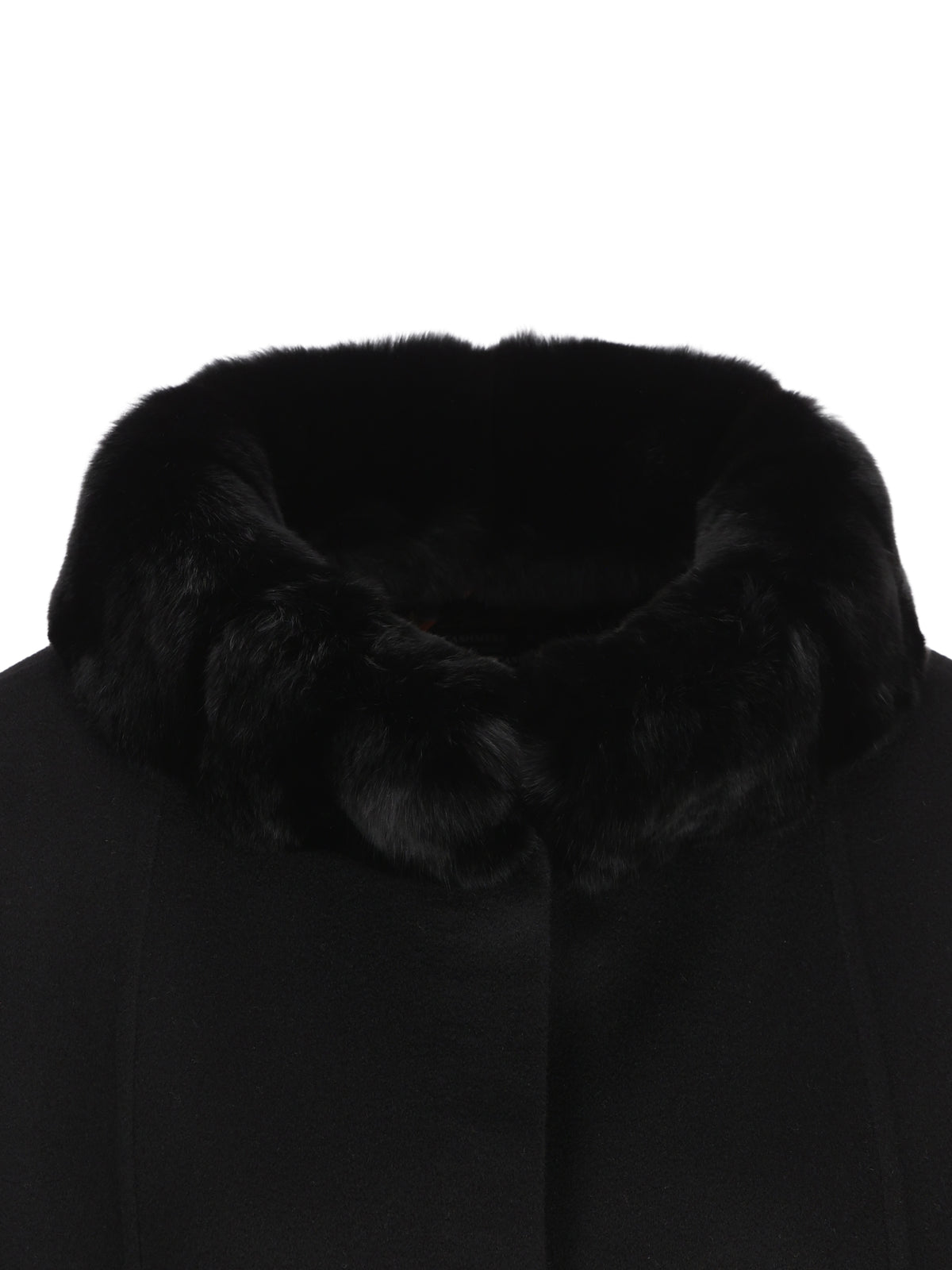 Mantella realizzata in cashmere. FRW2020 8000 LORO PIANA 